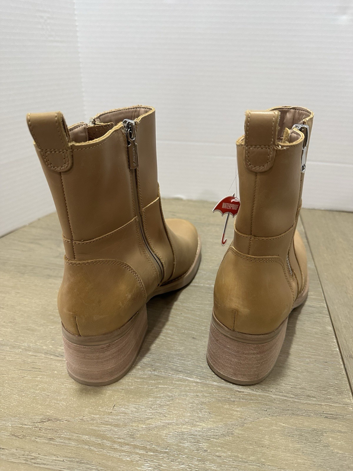 Blondo Carmine Waterproof Leather Ankle Bootie Lug Sole Zip Tan 10 NWOB $209