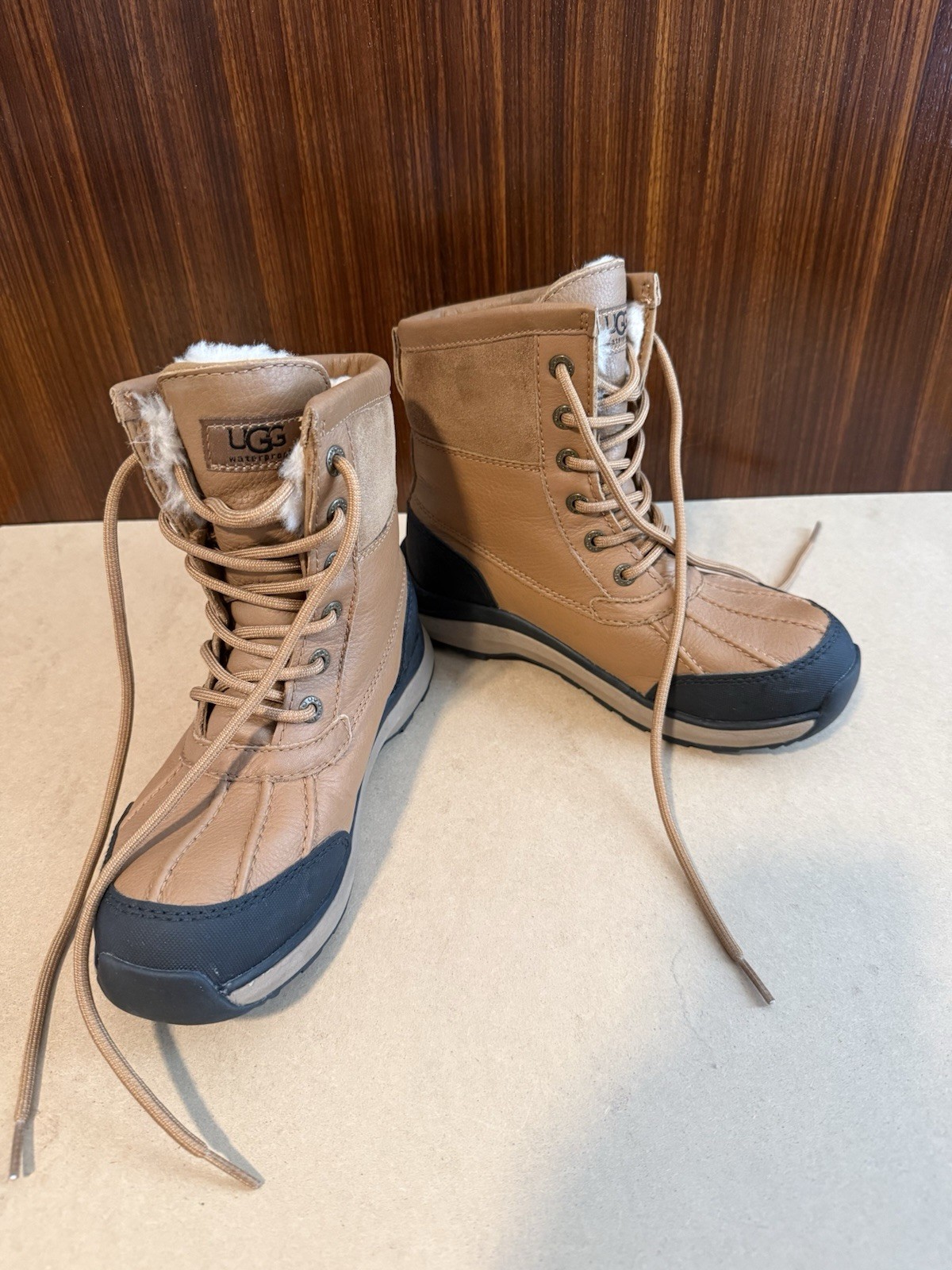 UGG Women’s Adirondack III Waterproof Winter Snow Boots Chestnut Leather US 5.5