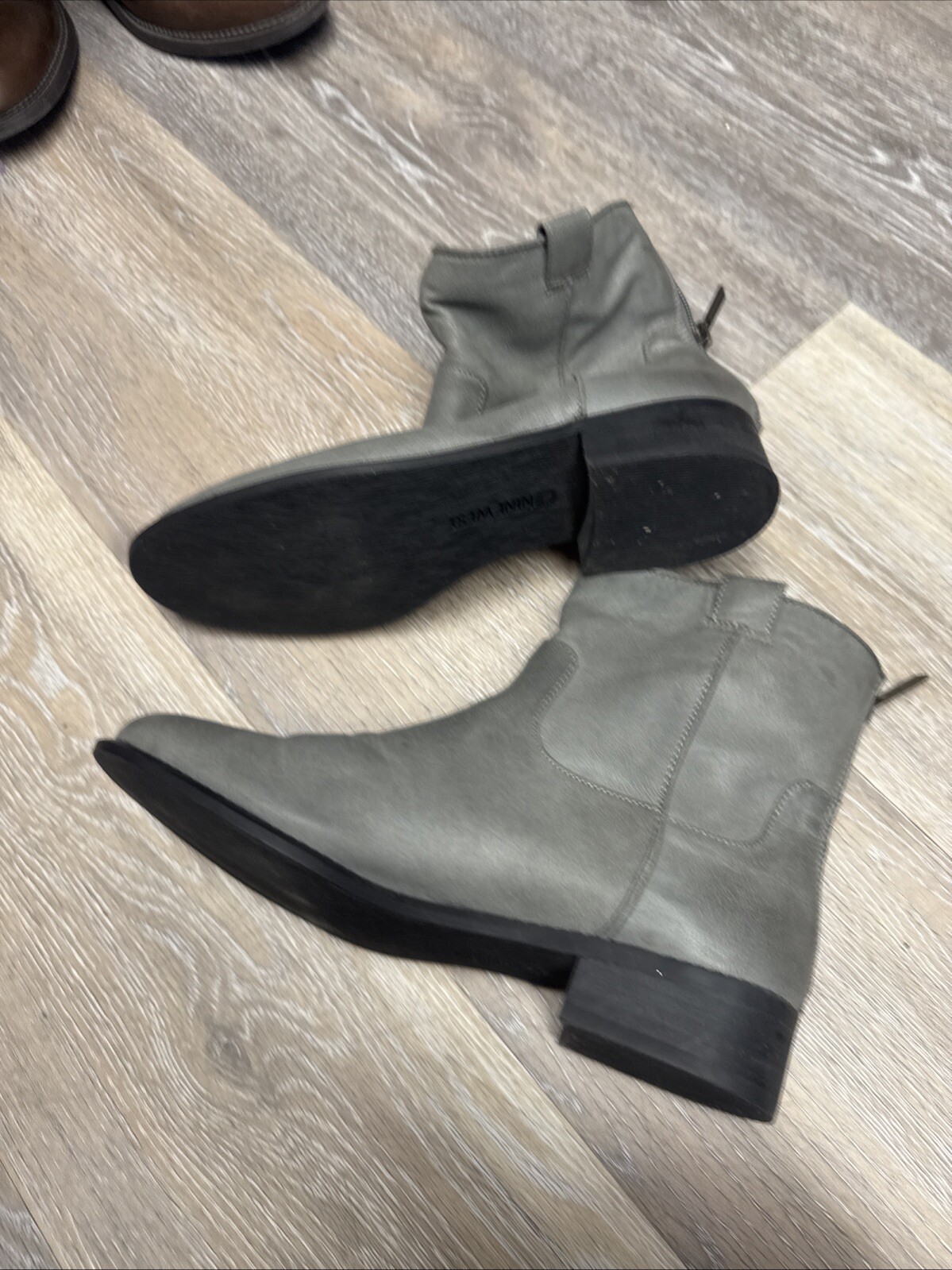 Nine West Solid Gray Size 8.5M Closed Toe Ankle Shaft Zip In Back