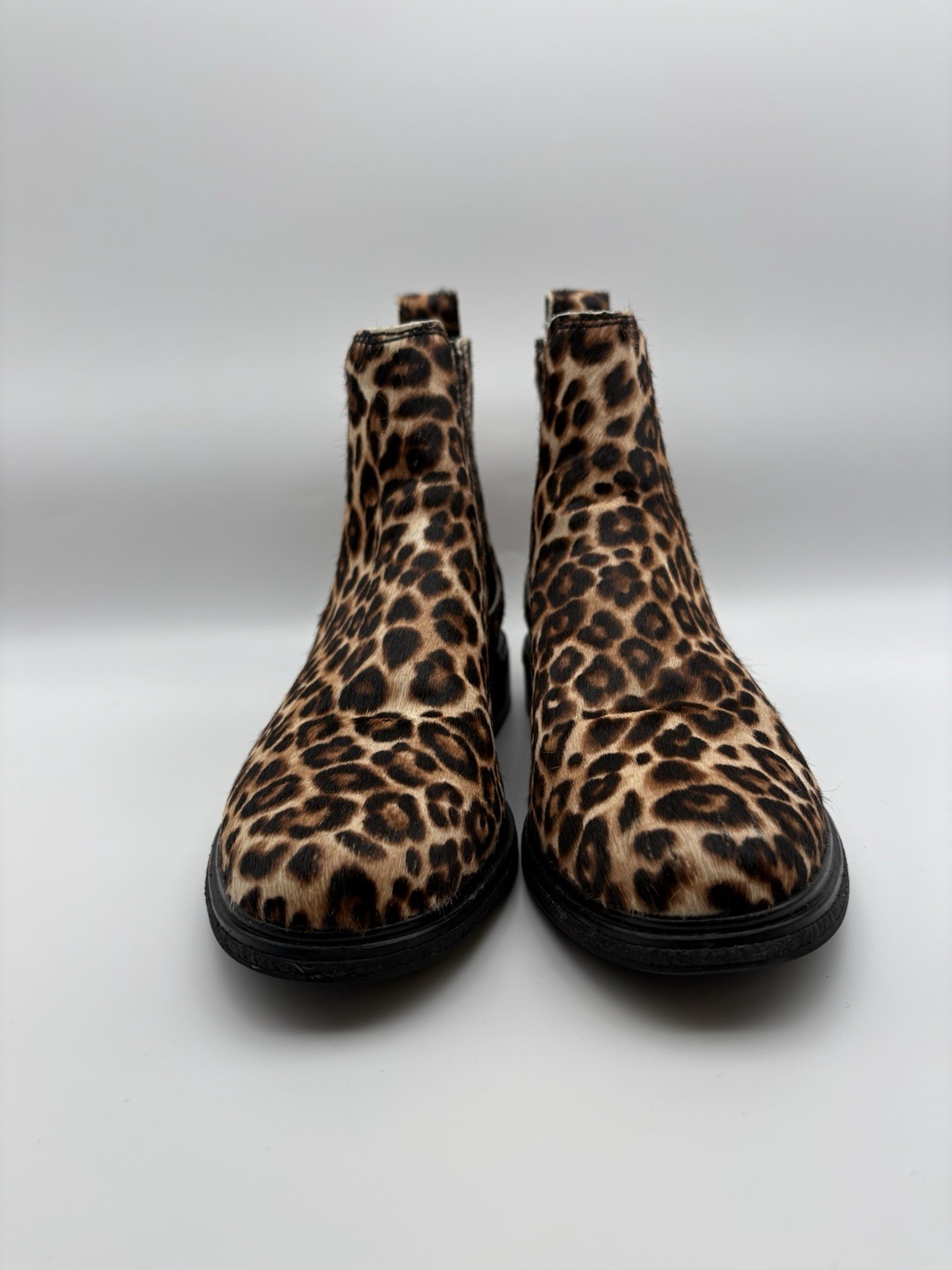 Clarks Women’s Leopard Print Chelsea Ankle Boots Slip On Elastic Gore US 6 M