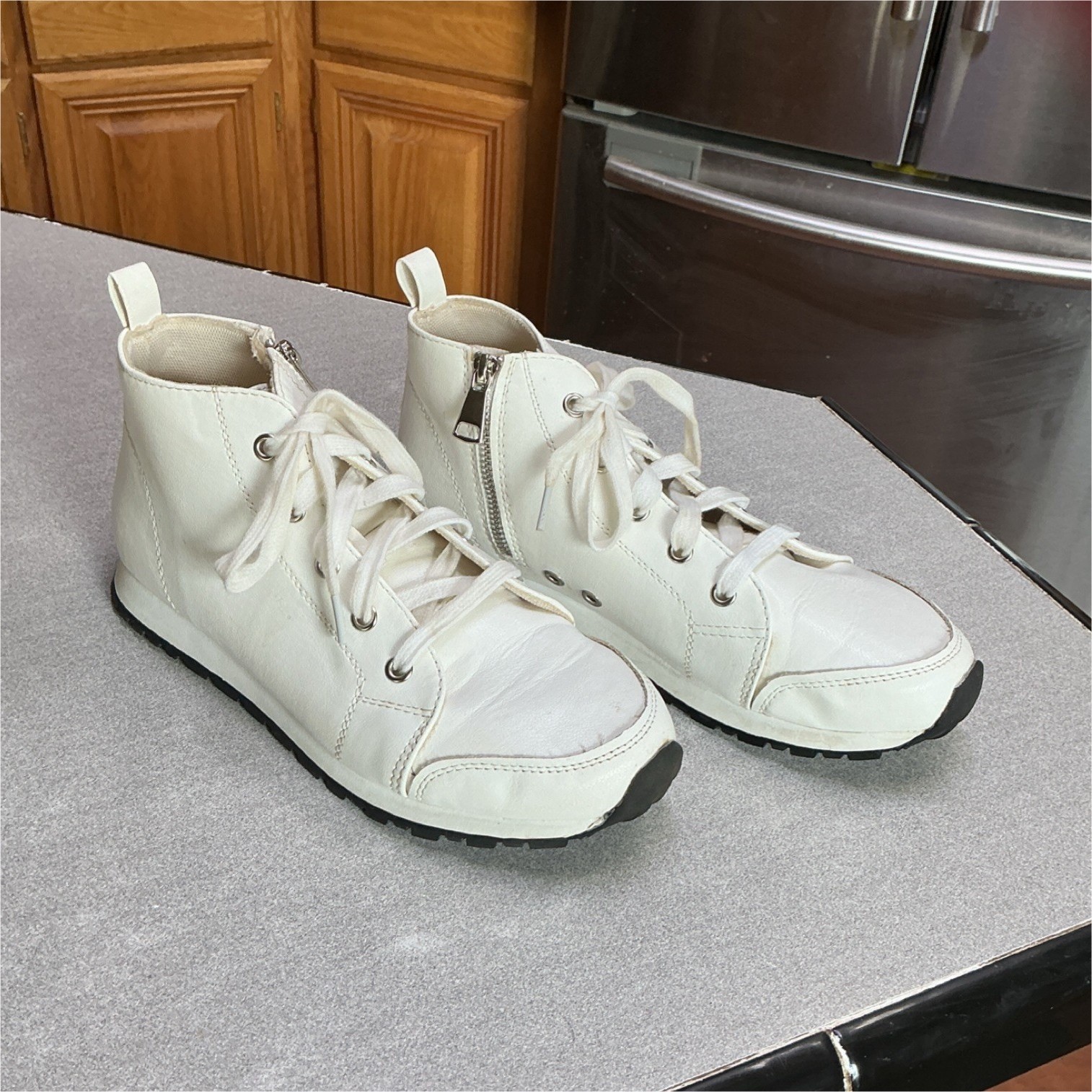 Women’s White Leather Ankle Bootie Lace-Up Side Zipper Closed Toe Size 9