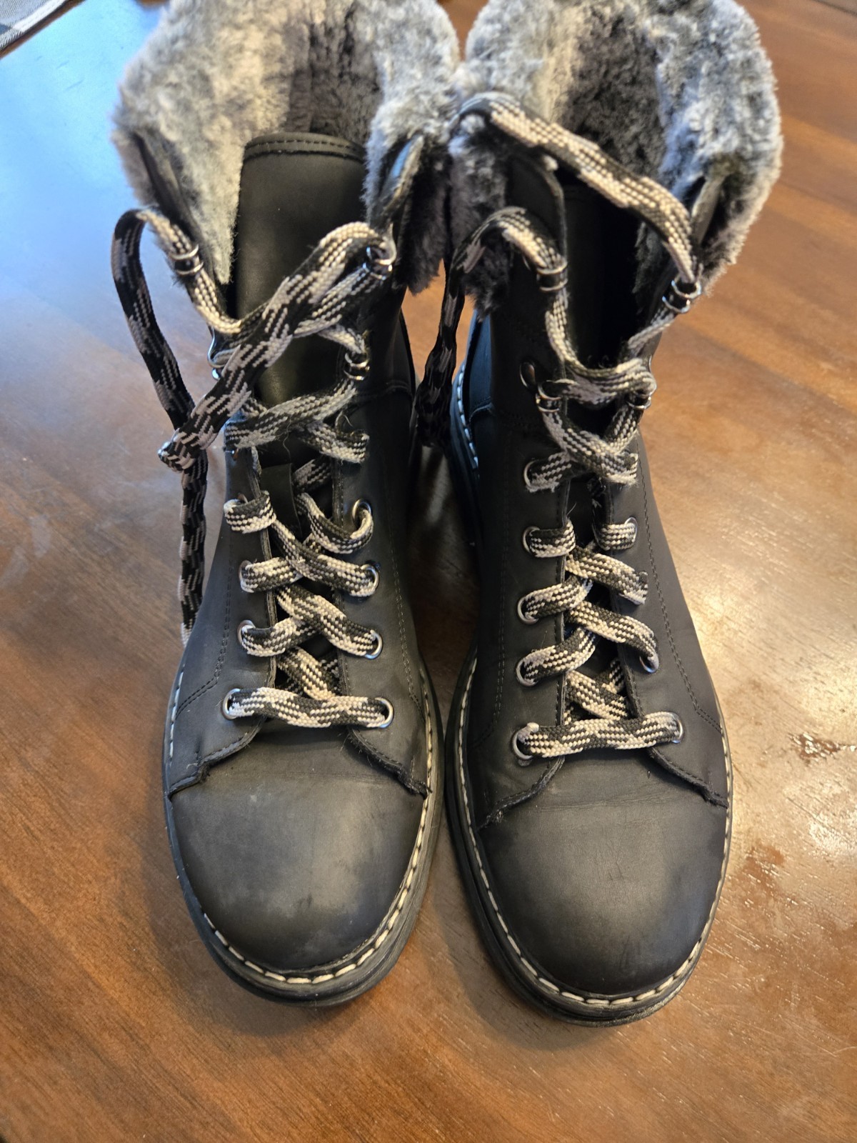 Women’s Black/Gray Leather Combat Ankle Boots Lace-Up Faux Fur Lined Sz 7