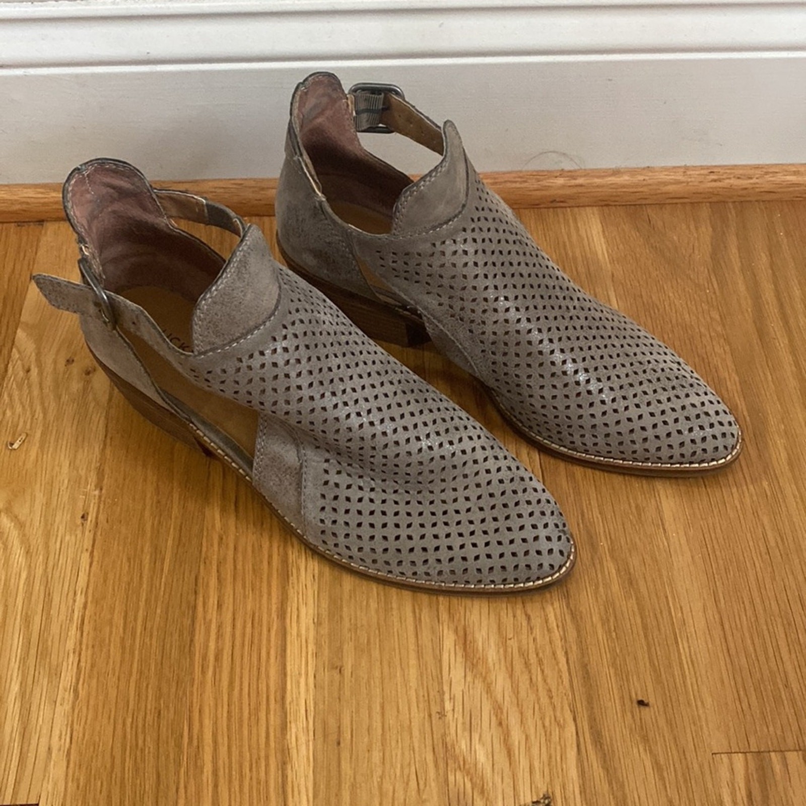 Lucky Brand Taupe Gray Laser Cut Fillian Bootie Size 9 Minimalist Basic