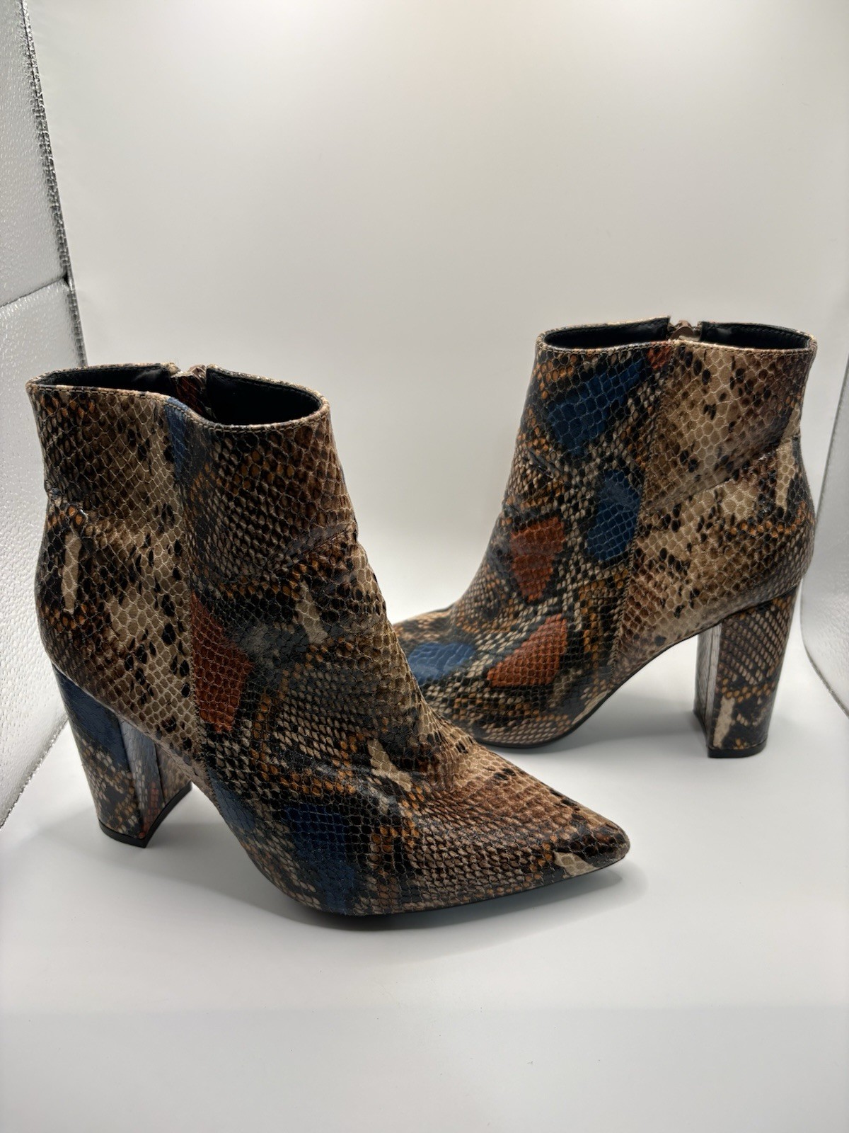 Rouge Helium Bellflower-09 Snakeskin Ankle Boots Women’s Size 7 Zip 4” Heel