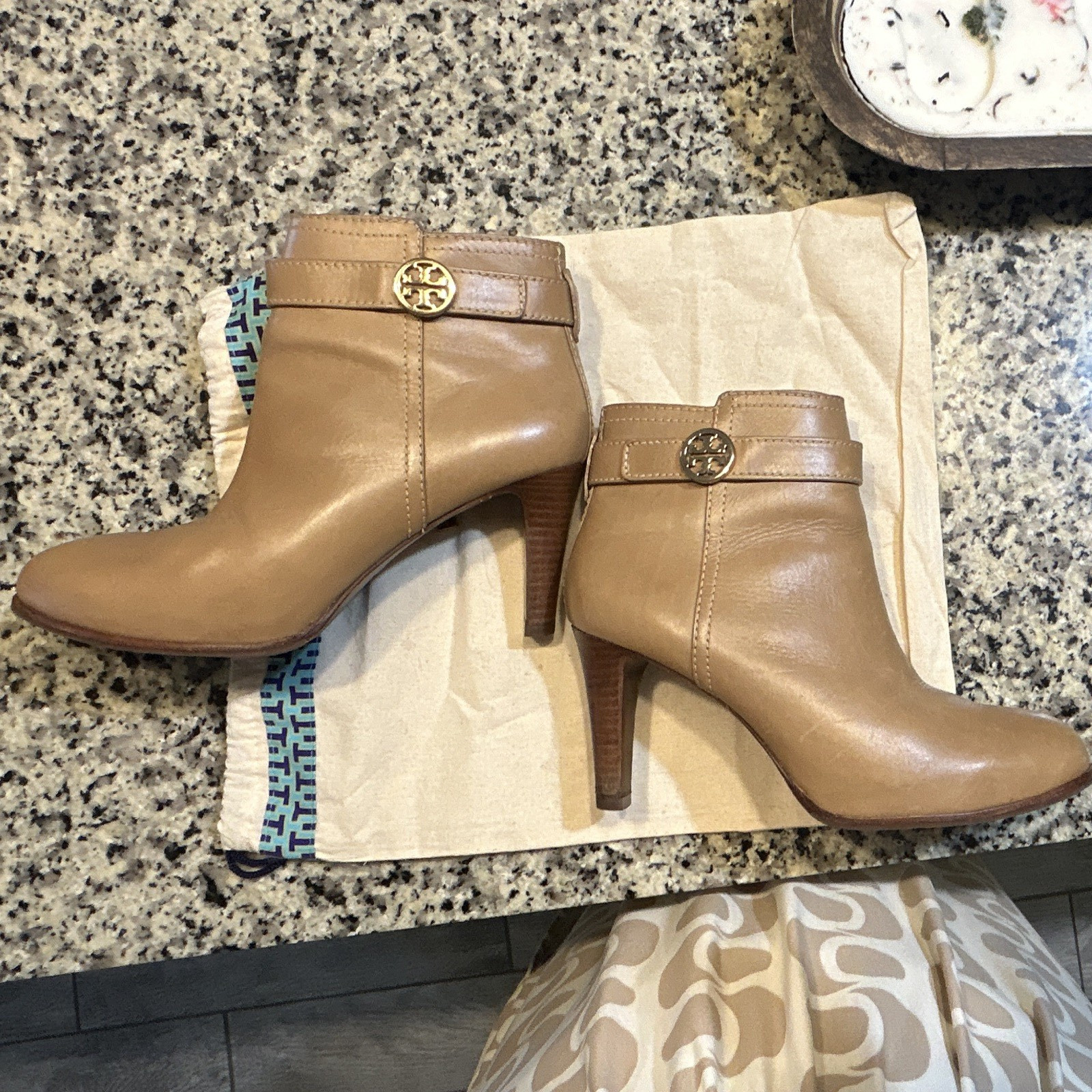Tory Burch Women’s Bristol Beige Leather Ankle Bootie Boots Logo Accent US 8
