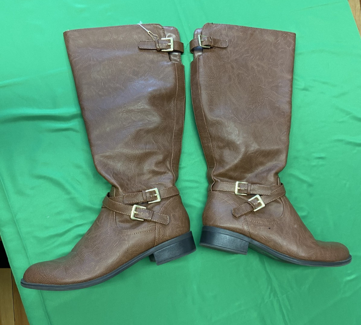 Women’s Faux Leather Flat Boots Size 10 with side zipper (unbranded)
