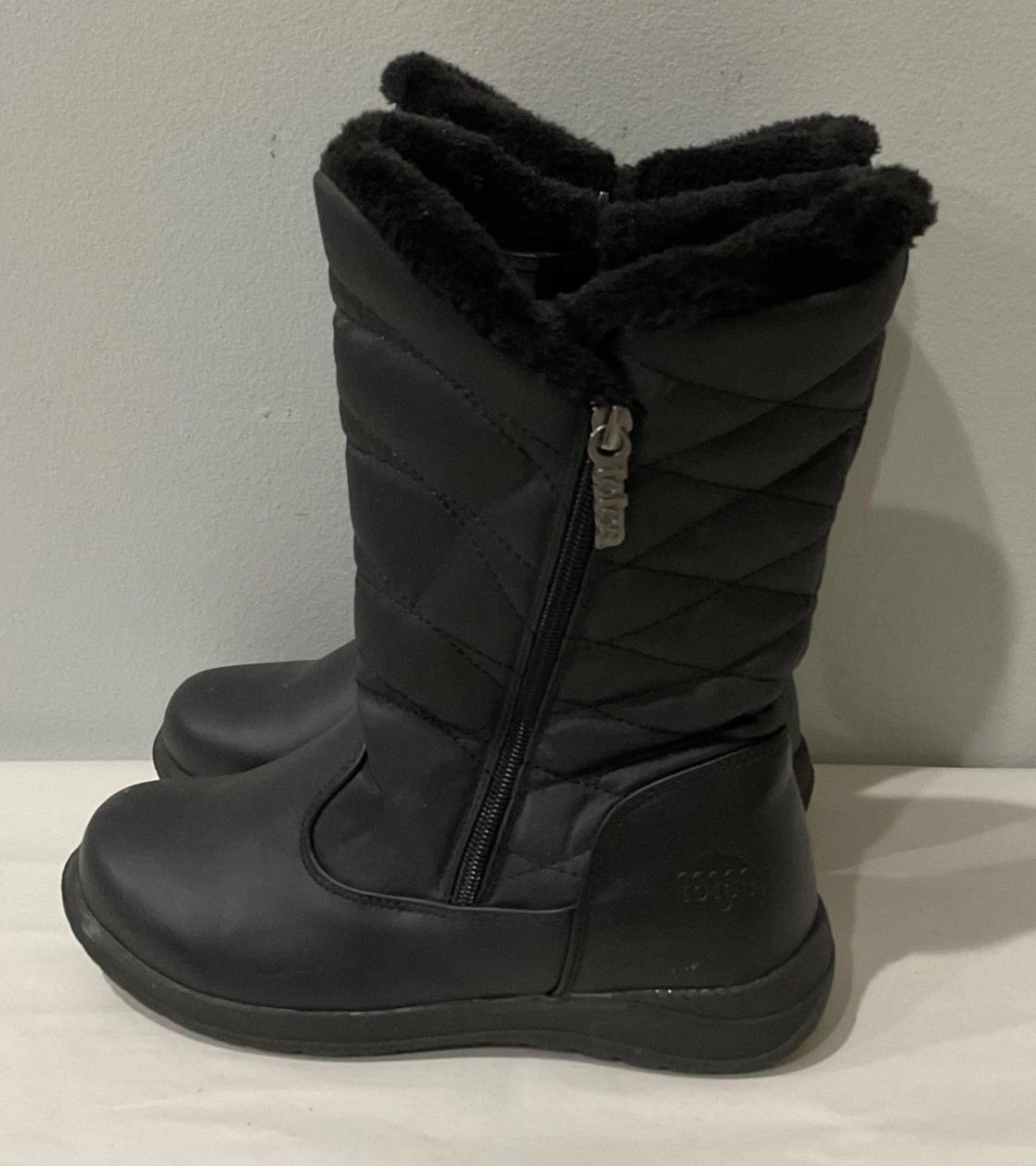 TOTES Jazzy 56749 Womens Sz 7-W Quilted Faux Fur Dual Side Zip Black Boots