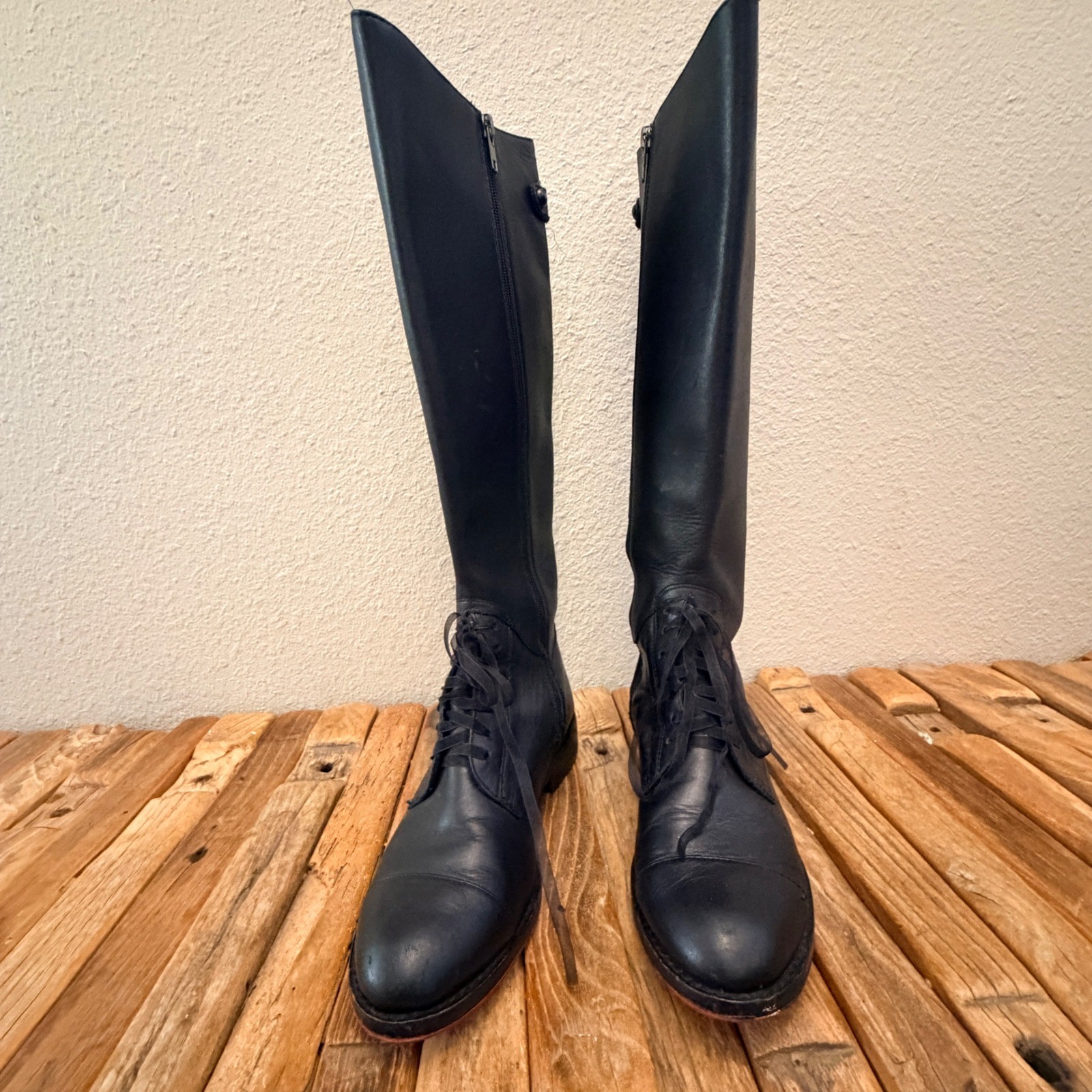 Juicy Couture Black Leather Lace Up Tall Riding Boots Vibram Red Sole Womens 8M