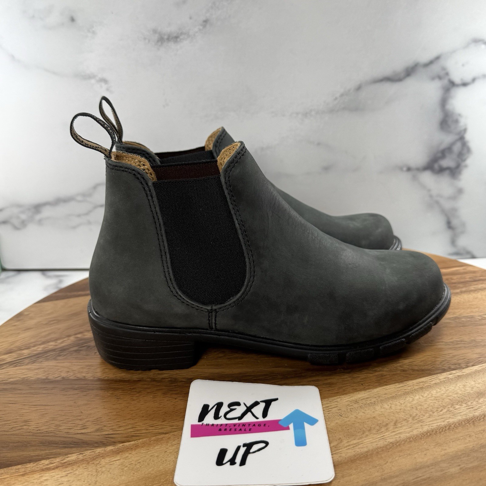 Womens size 6.5-Blundstone 1971 Chelsea Boots Leather Rustic Distressed Black