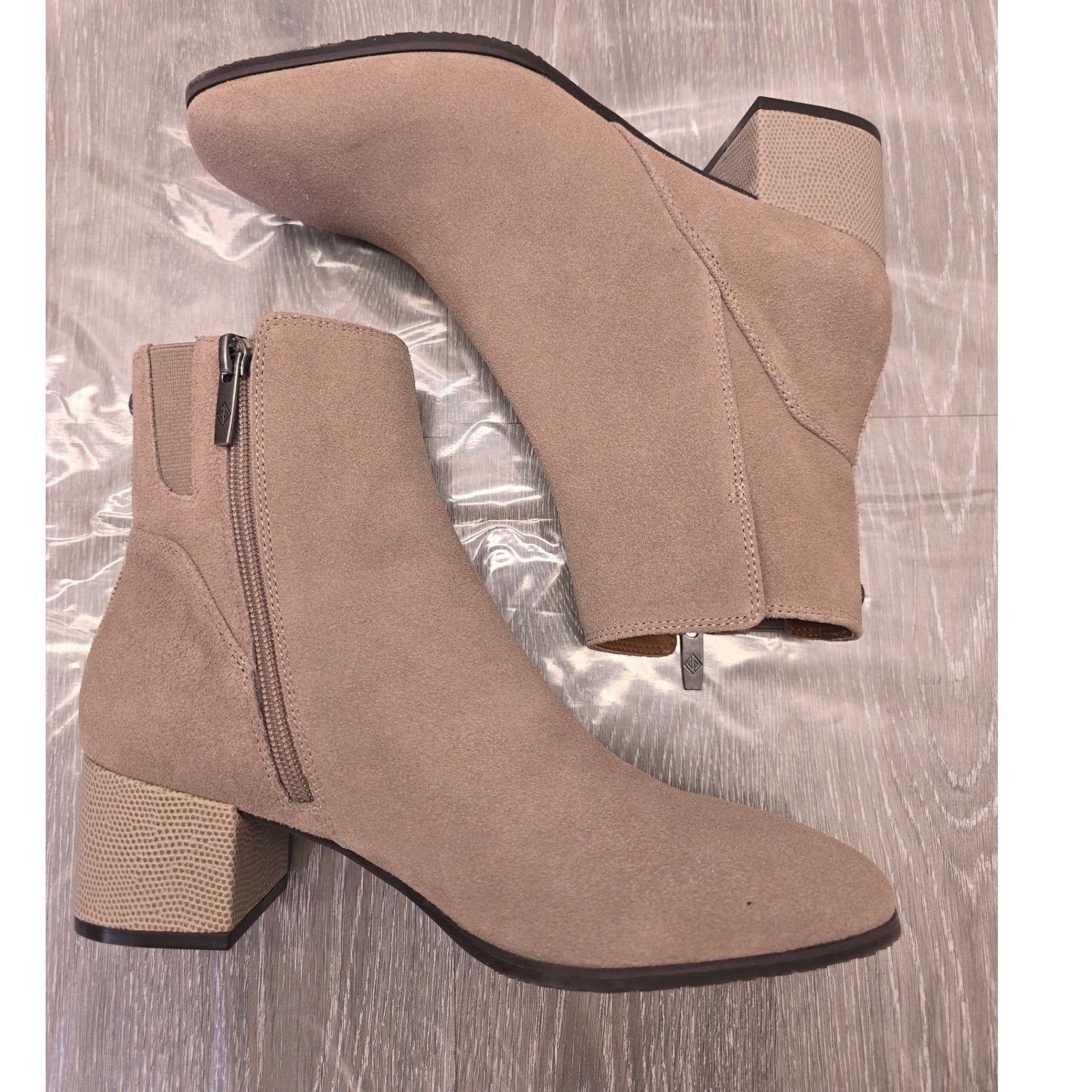 Donald Pliner Kelsee02 Taupe Suede Ankle Boots Lizard Embossed Block Heel 7.5M