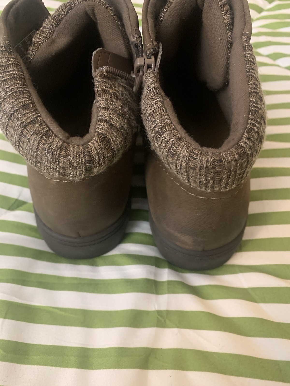 Clarks Collection Women’s Brown Leather Boots Lined Side Zip Comfort Size 8W