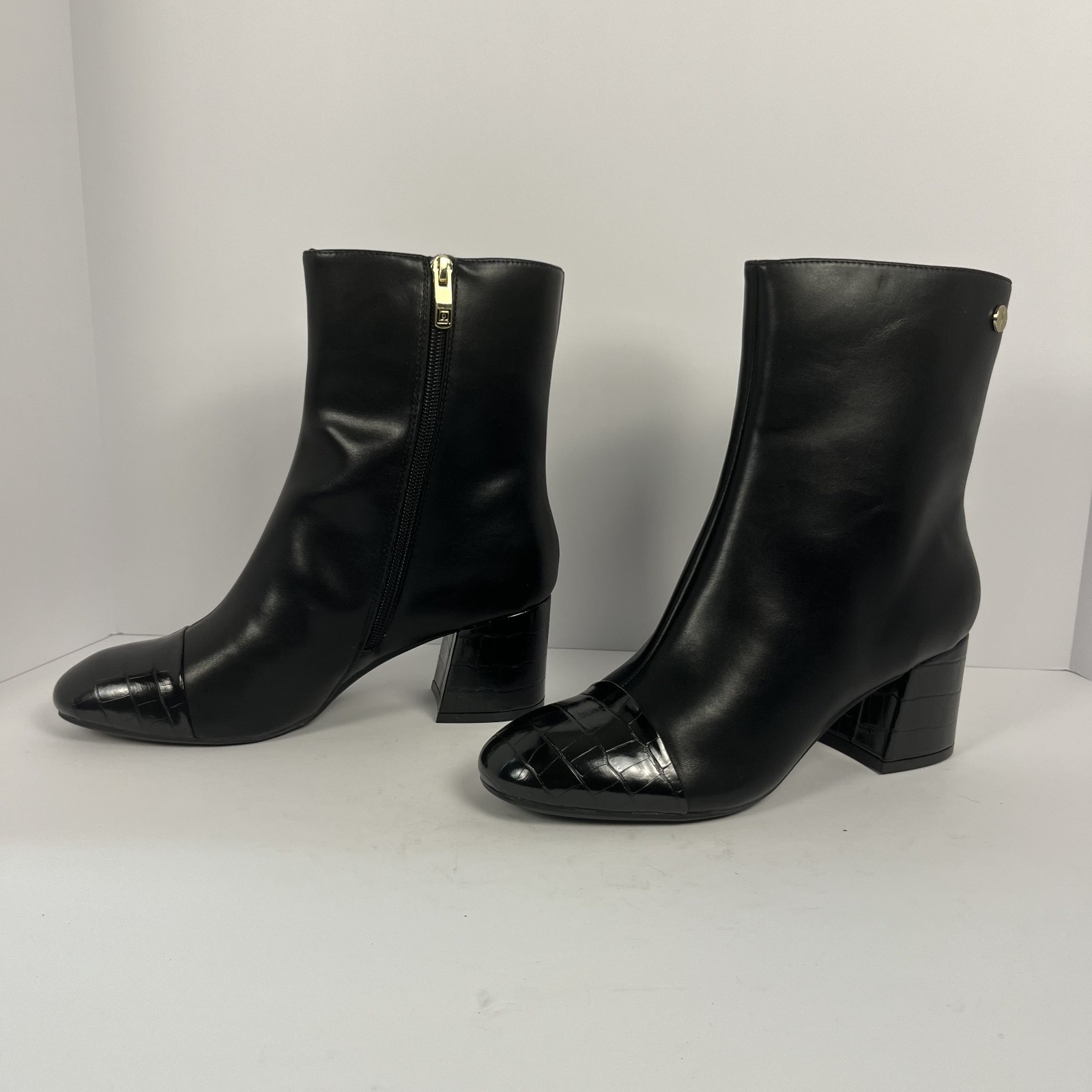 Liz Claiborne Kendale Black Multi Boot Shoes – New With Box Size 9.5M