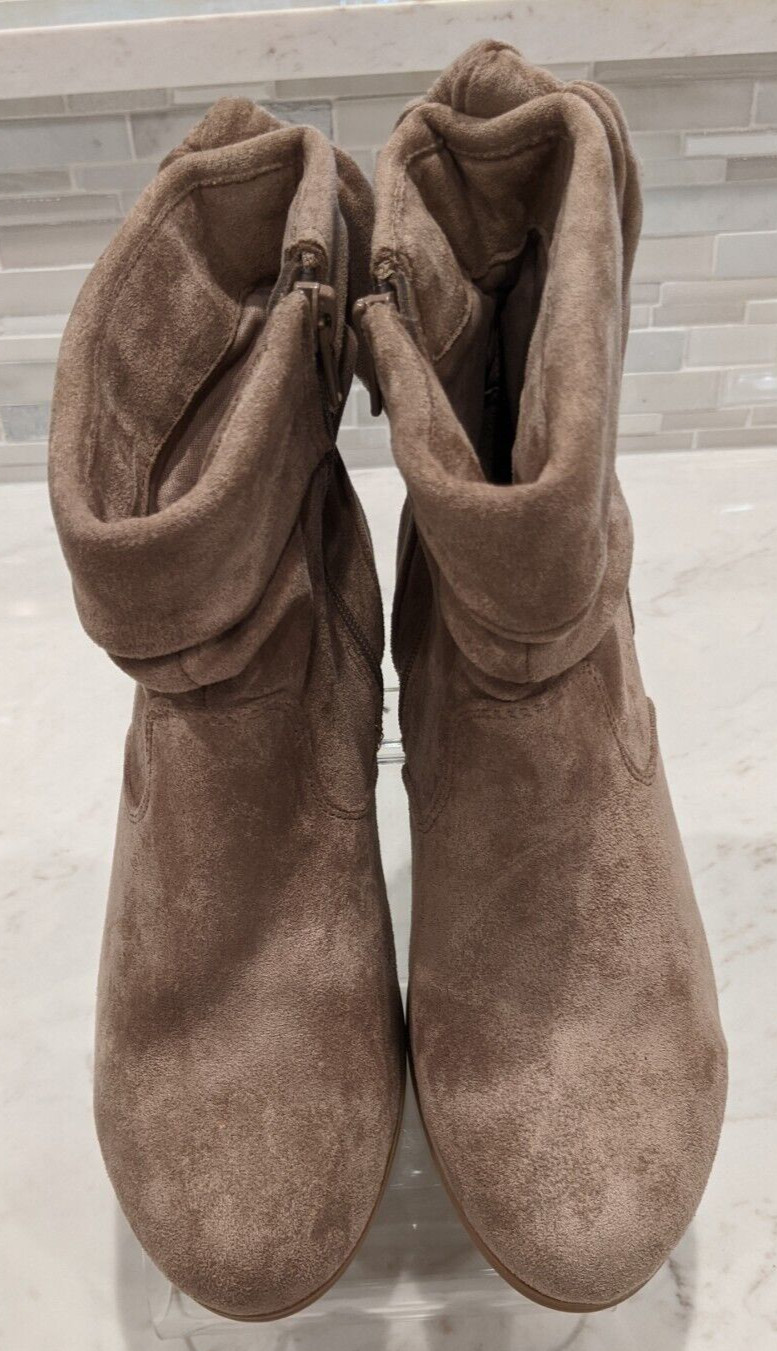 NWOT STEVE MADDEN Madden Girl Gabby Tan Tie Back Booties # 83992613 SZ 4 NEW!!
