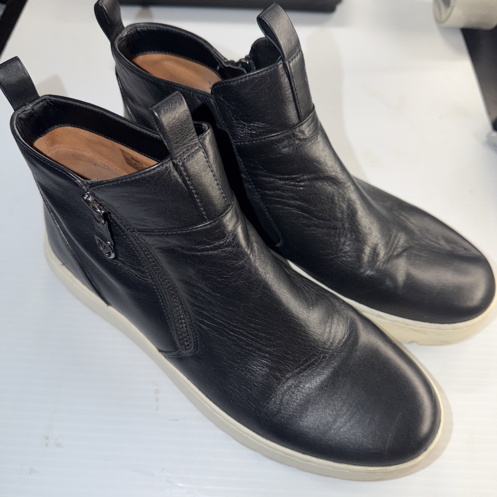 Vionic Brinkely US 9 Black Leather Ankle Zip Booties Minimalist Streetwear Basic