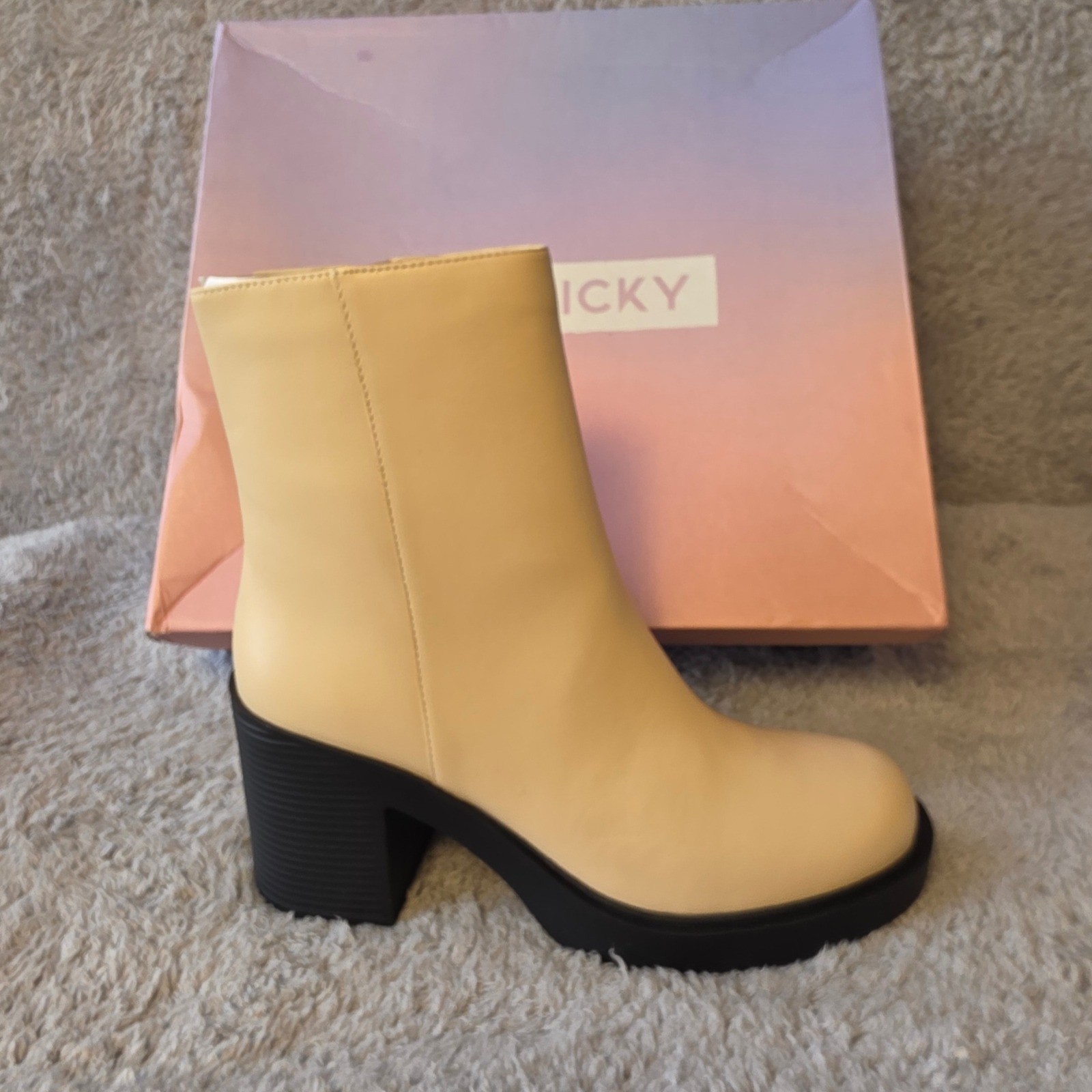 LISA VICKY Beige Nappa Leather Ankle Boots Women’s 8M Block Heel Neutral NIB