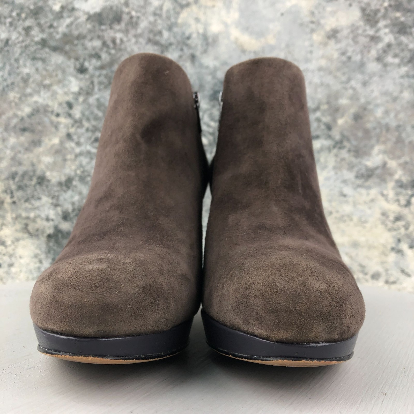 Clarks Womens Size 9M Ambyr Gem Brown Closed Toe Platform Side Zip Ankle Booties