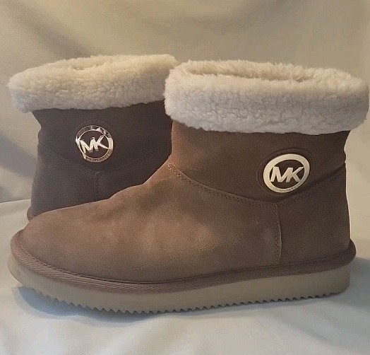 Michael Kors Suede Faux Shearling Boots Gold Logo Size 7 Warm Winter Boot Tan