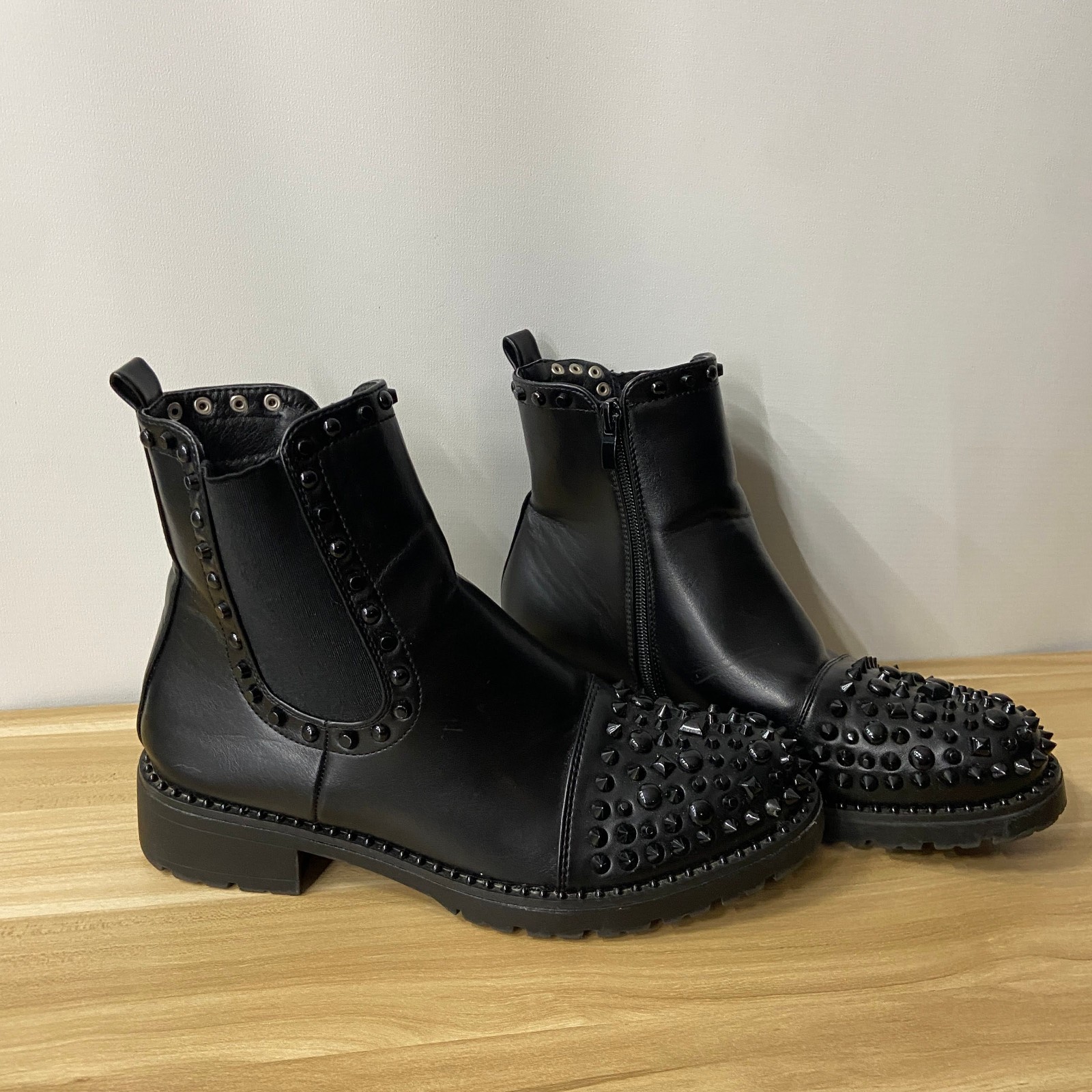 Chelsea Boots Women’s 8 Black Studded Ankle Zipper Goth Punk Biker Grunge