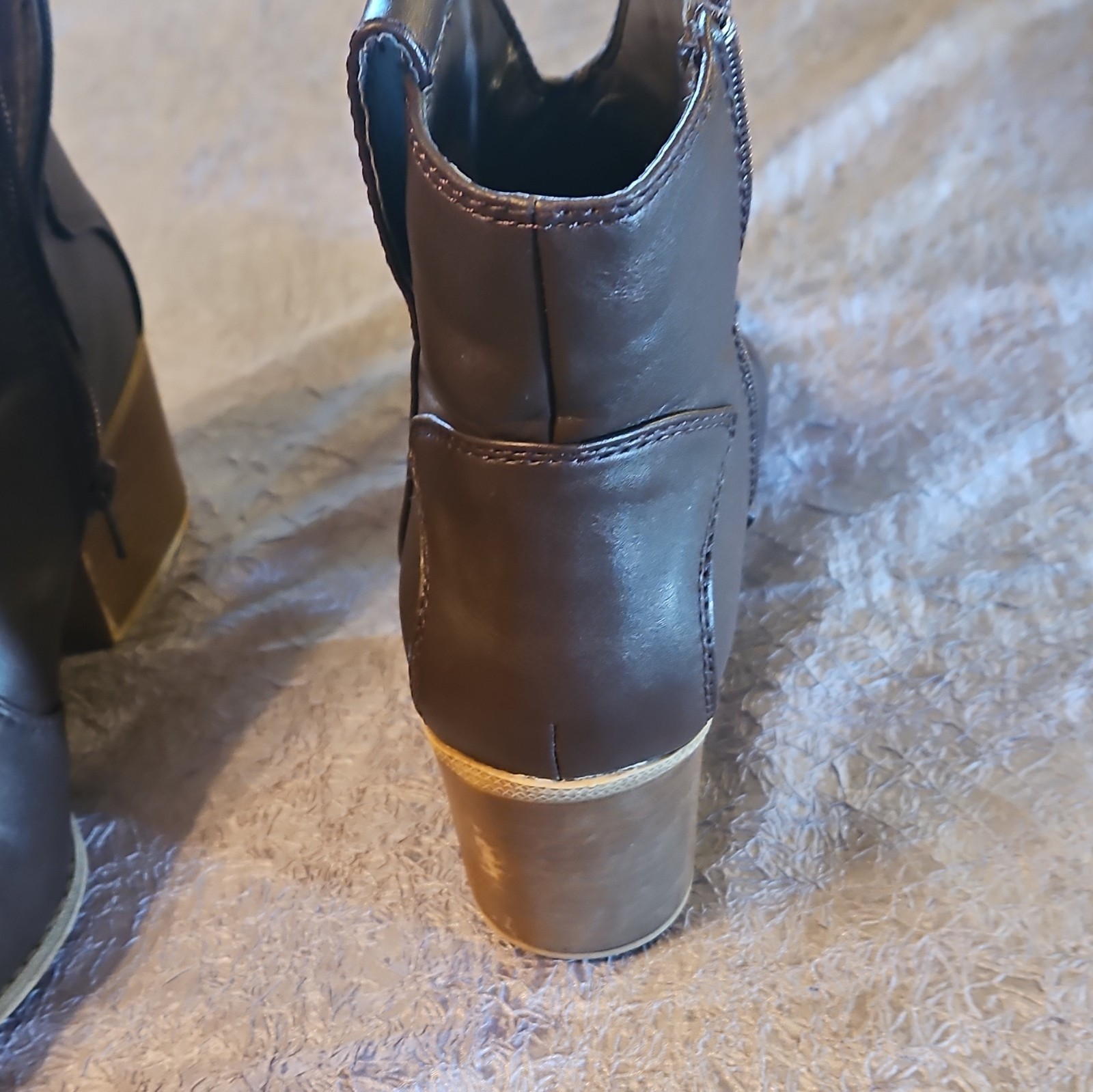 Kohl’s Women’s Brown Ankle Bootie Zip Closure Block Heel Solid US 8 Medium