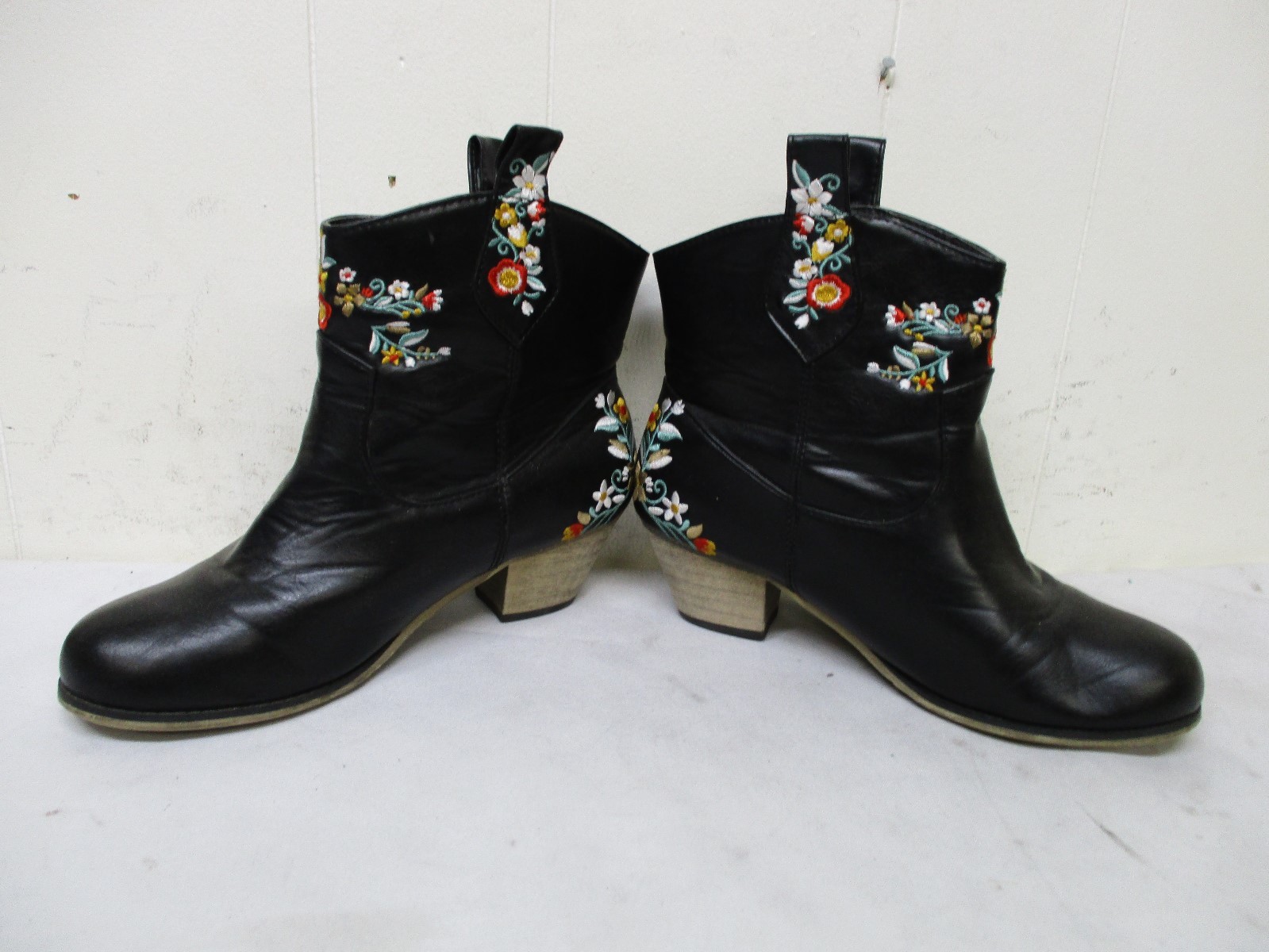 CG Shoes Black Floral Embroider Ankle Boots Womens Size 38 EUR