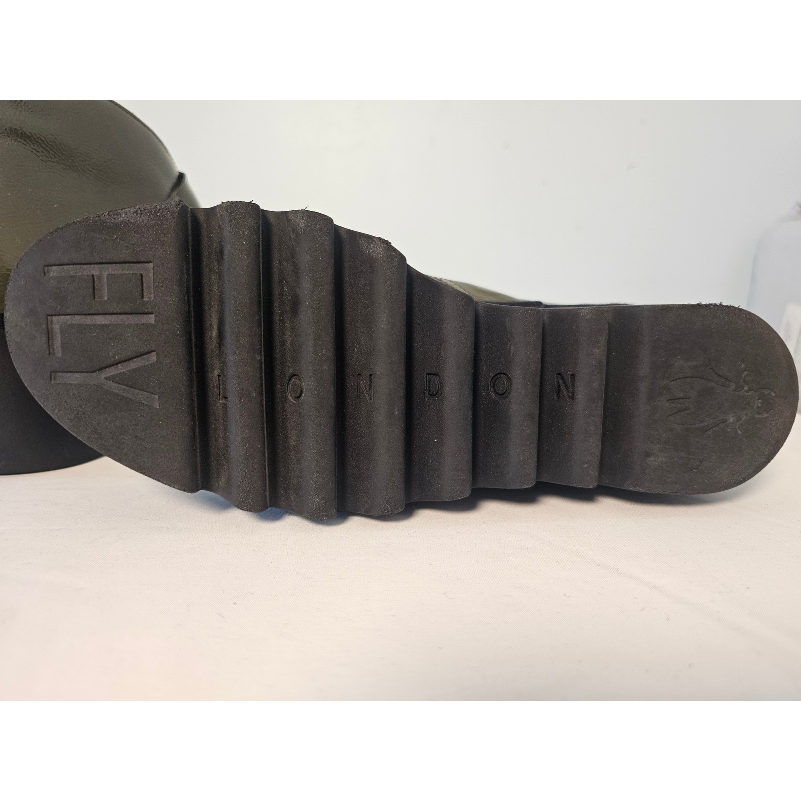 [Grunge] Fly London Yip Wedge Booties Womens US 9 1/2 Olive Green Patent Leather