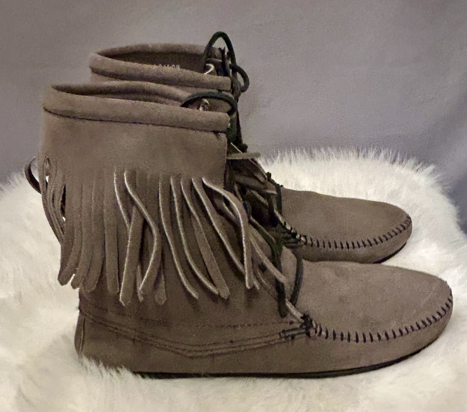 Minnetonka Boots Womens Size 9 Dark Grey Suede Fringe Moccasin Ankle Flat