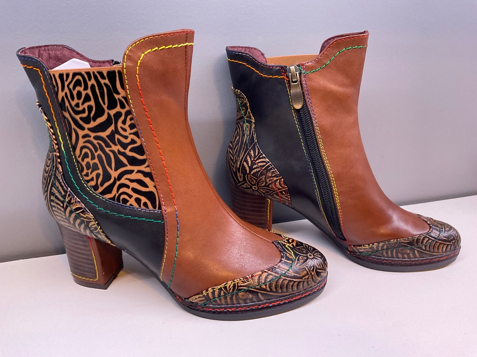 L’Artiste Spring-Step «Santana» Tooled Leather Floral/Tiger Multi – NWD!