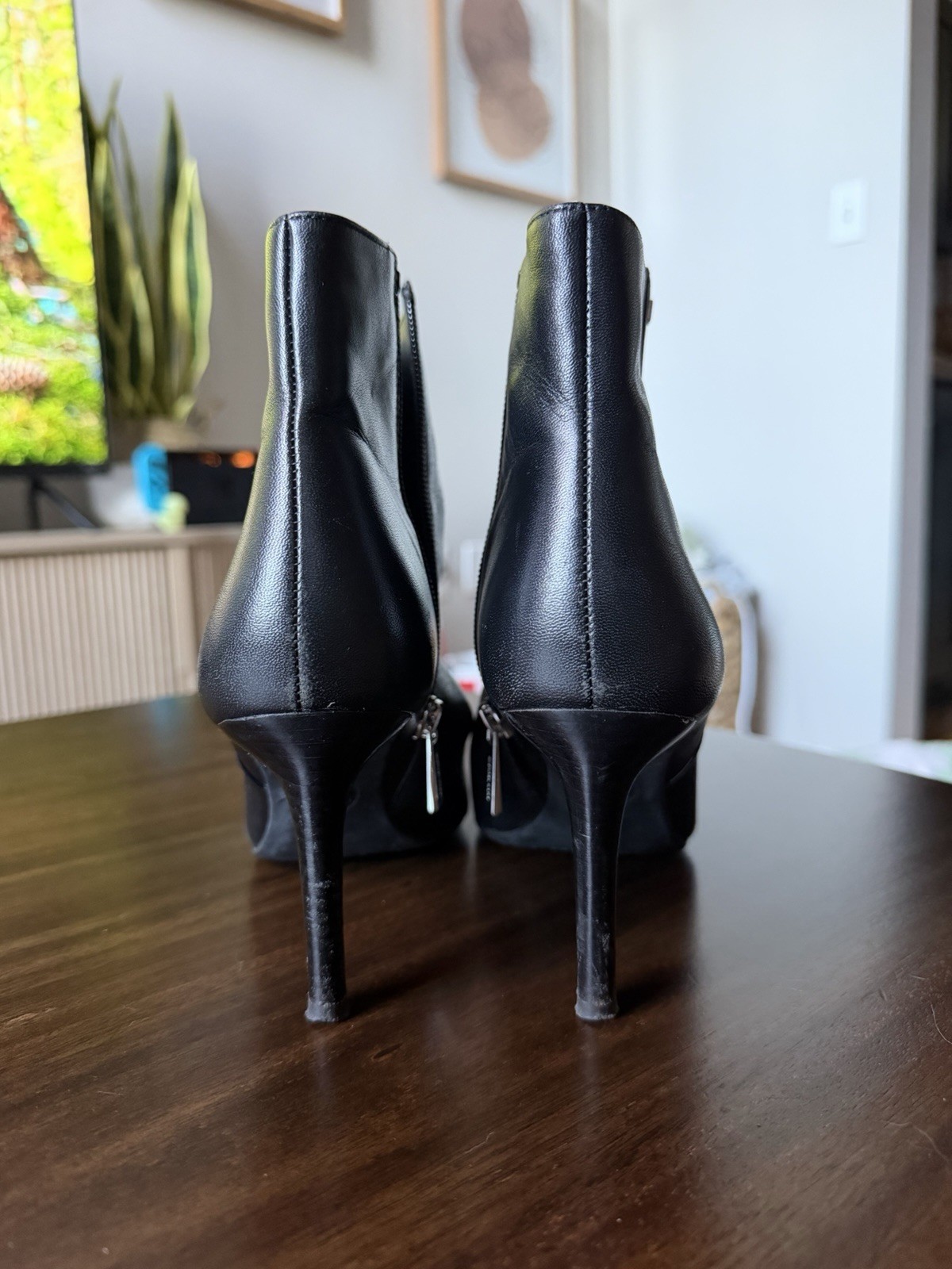 Michael Kors Black Leather Ankle Bootie Pointed Toe Zip Women’s 7