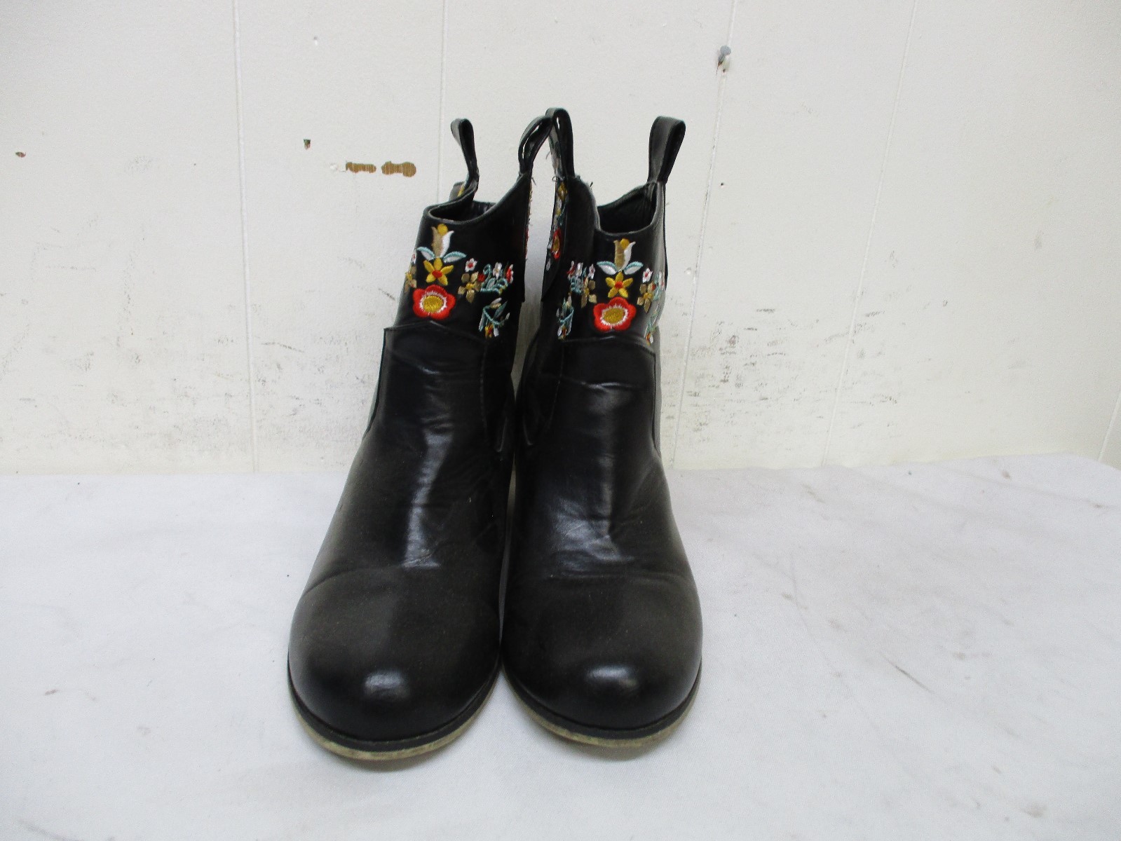 CG Shoes Black Floral Embroider Ankle Boots Womens Size 38 EUR