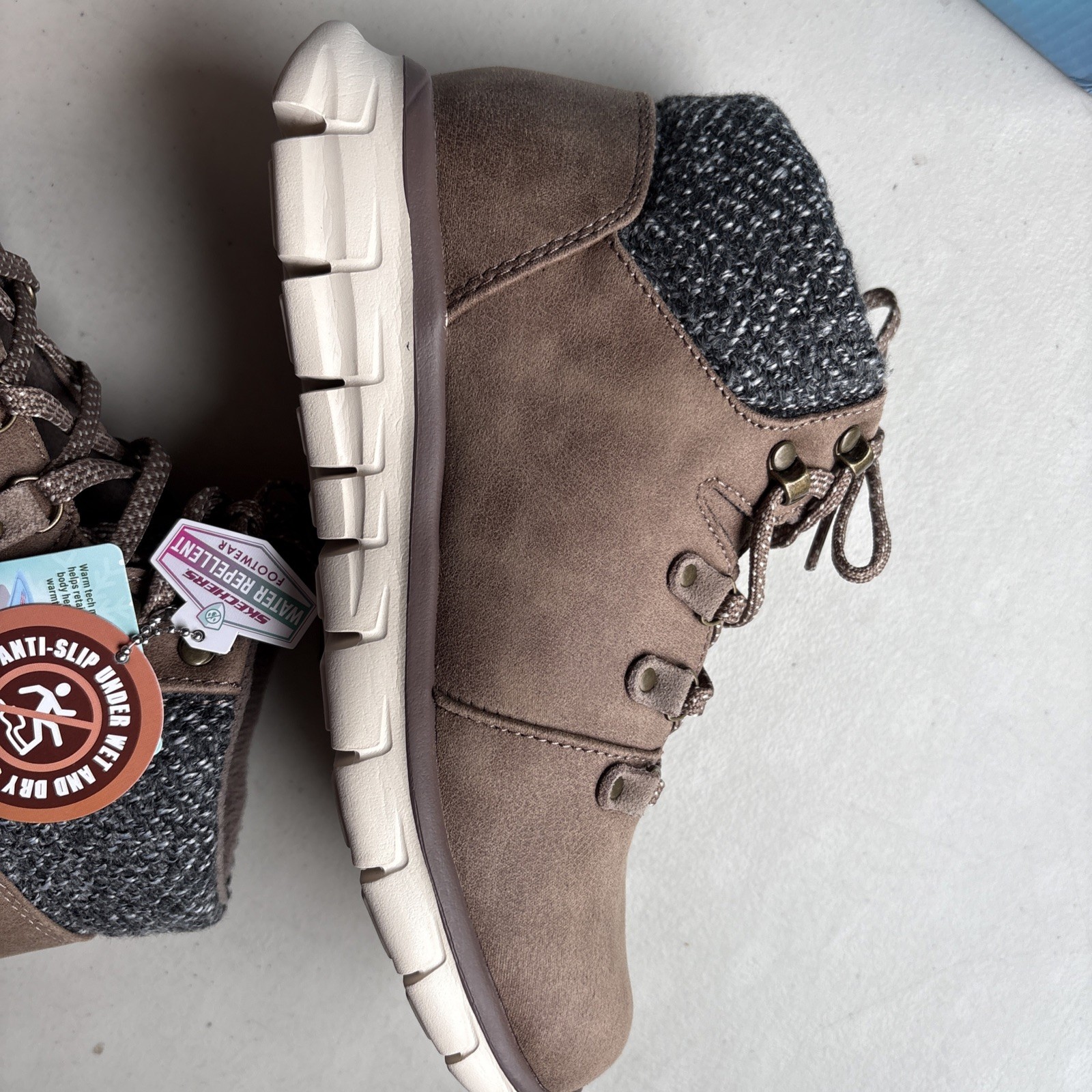 NEW – Skechers Synergy Cold Daze Hiker Boots Women’s Size 8 – Taupe