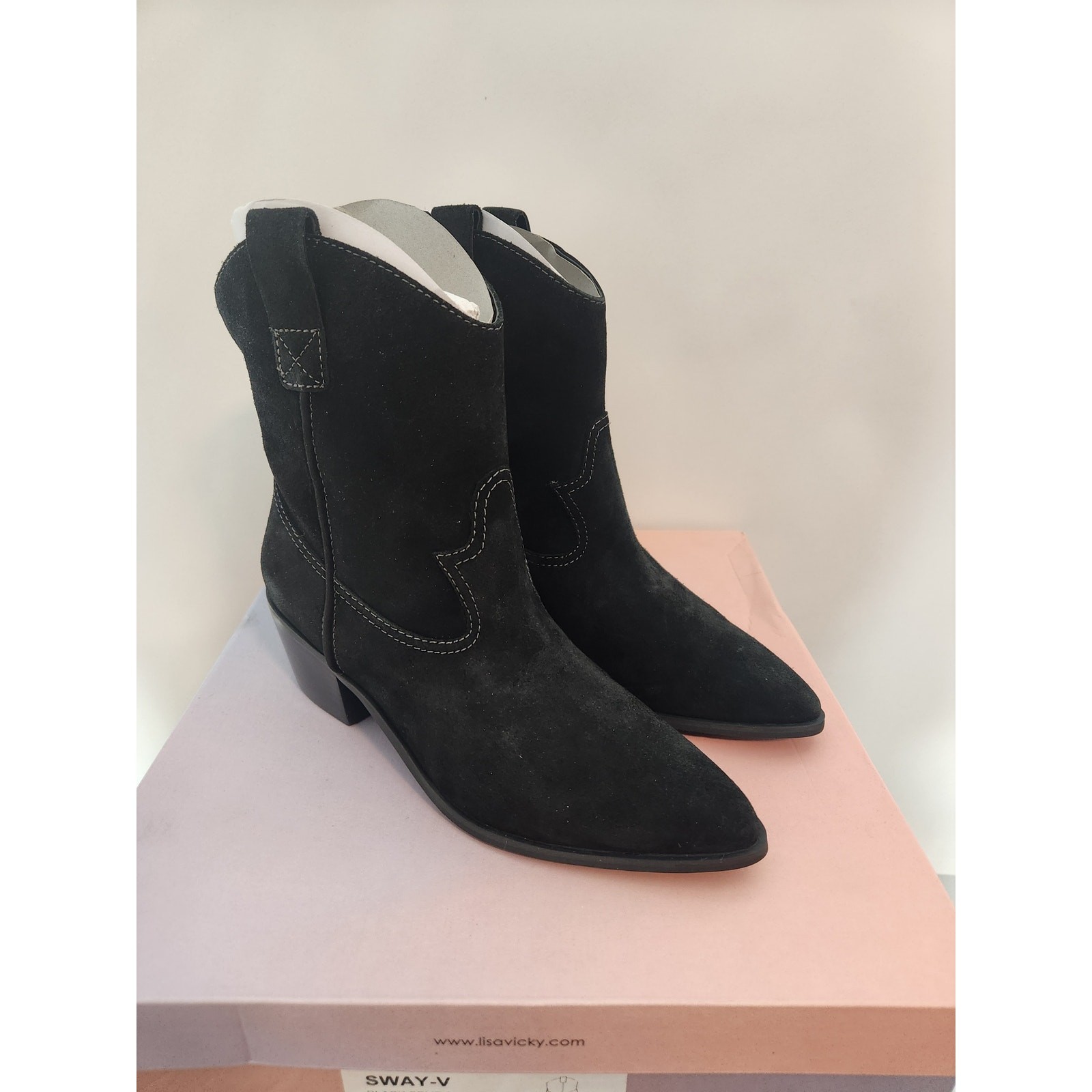 Lisa Vicky Nordstrom Suede Pointed black toe bootie in women’s size 7.5