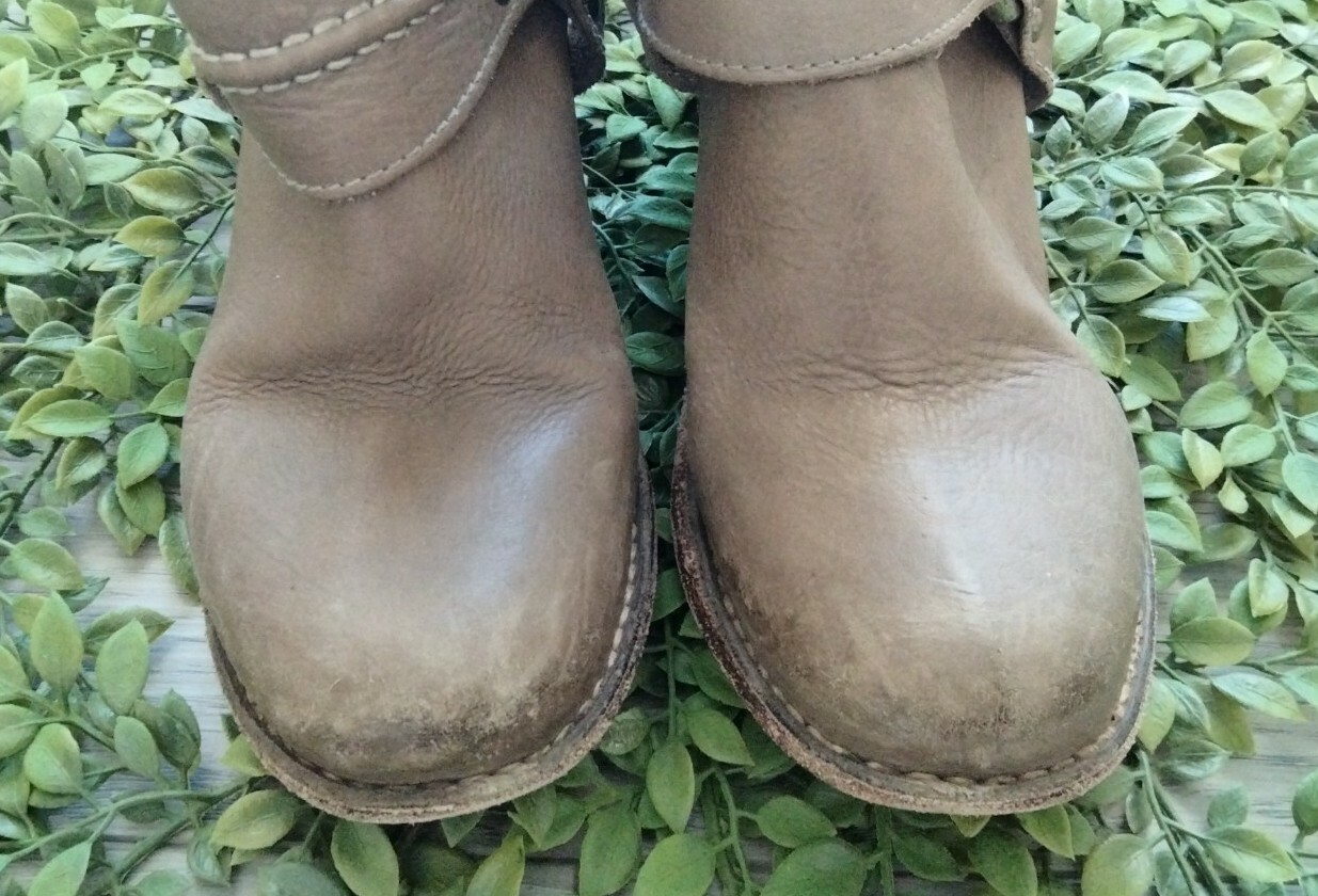 Frye Carmen Harness Short Boot Distressed Western Size 7 Taupe