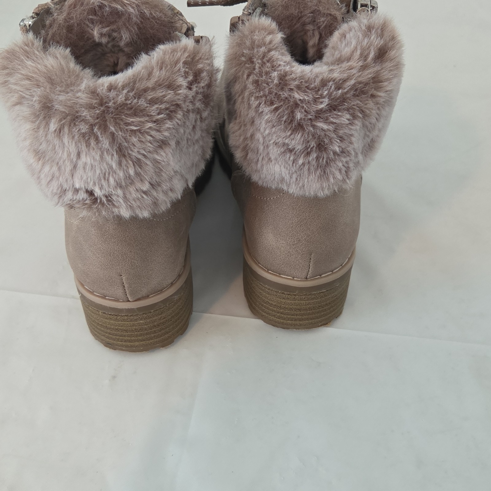 Dolce Vita Girls kids US 13 Beige Lace-Up Ankle Bootie Faux Fur Lined Lug Sole
