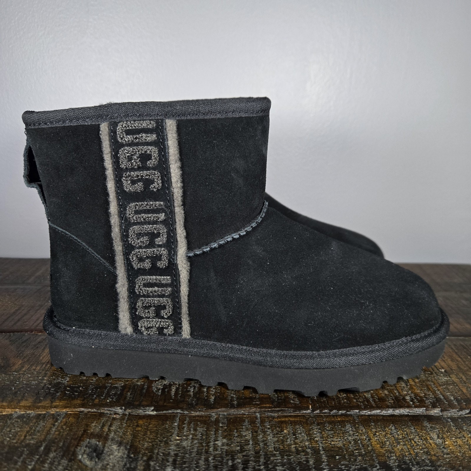 UGG Classic Mini Side Logo Womens Size 5 Slip On Shoes Boots Black Fur Lined