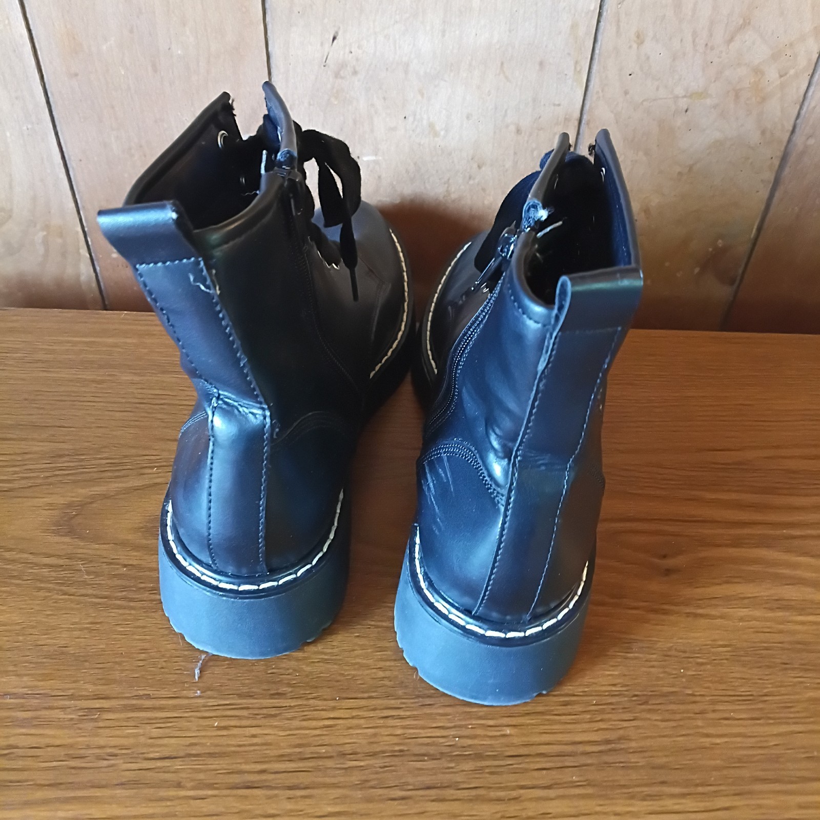 Madden Girl Black Combat Boots Women’s Size 8.5M Side Zip Lace-Up
