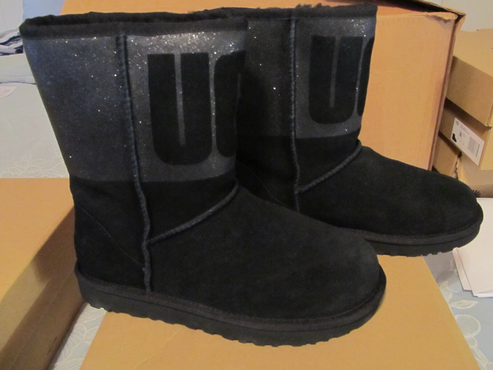 NIB WOMENS UGG LOGO CLASSIC SHORT SPARKLE BOOTS SIZE 6