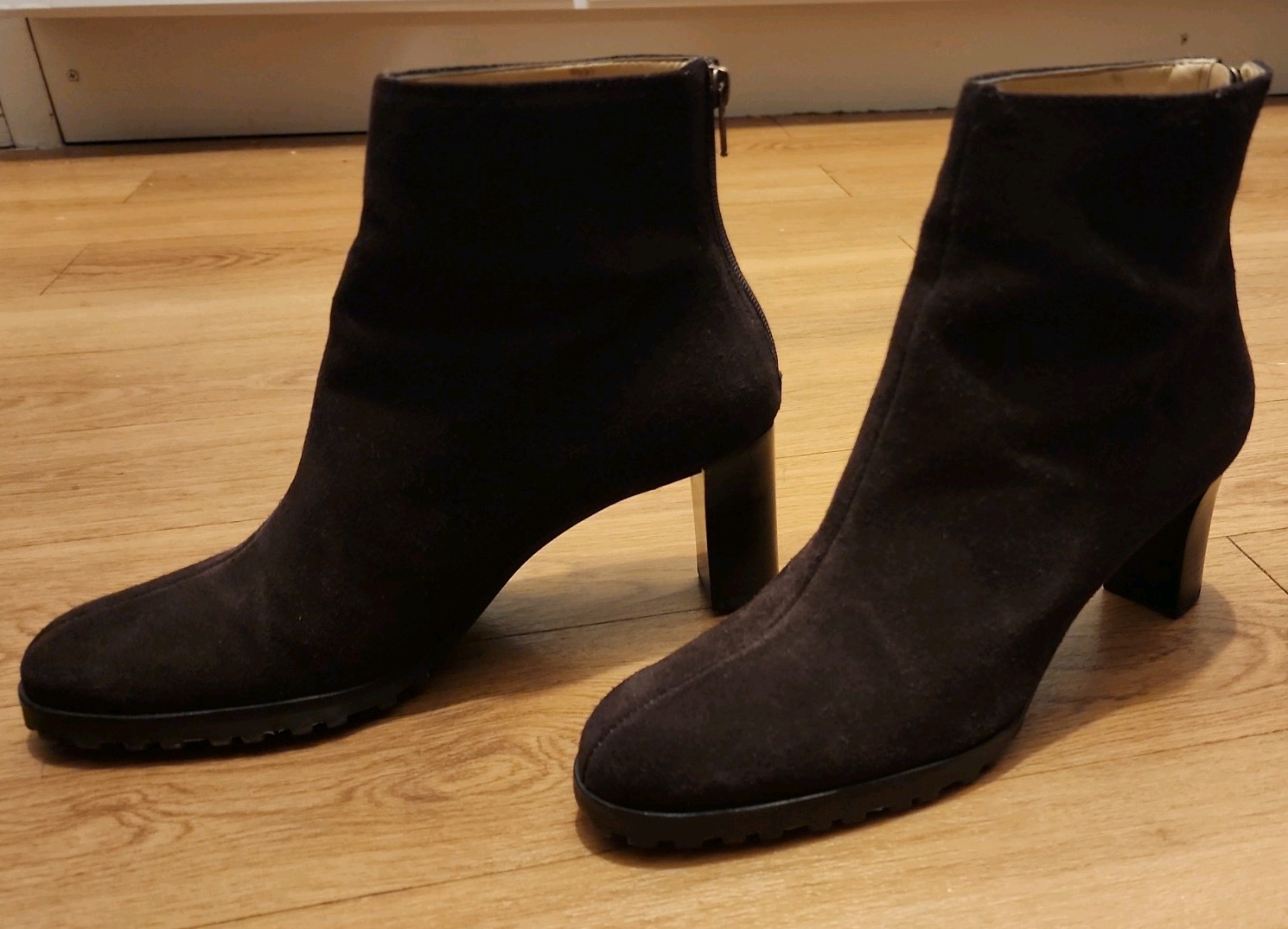 Ann Taylor Suede Leather Ankle Boots Old Money Classic Minimalist Size 5