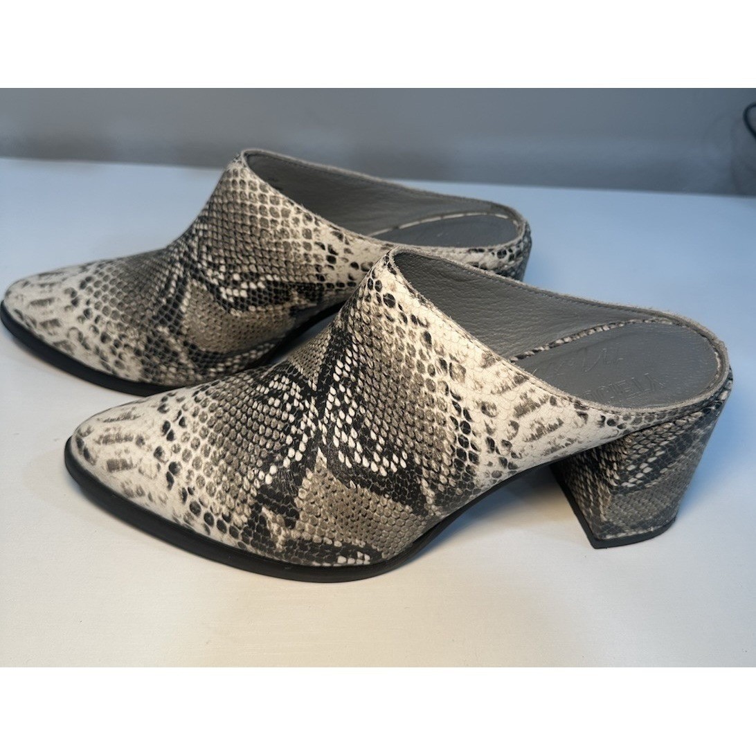 Amuse Society by Matisse Size 8M Snakeskin Print Leather Slip On Pointed Toe