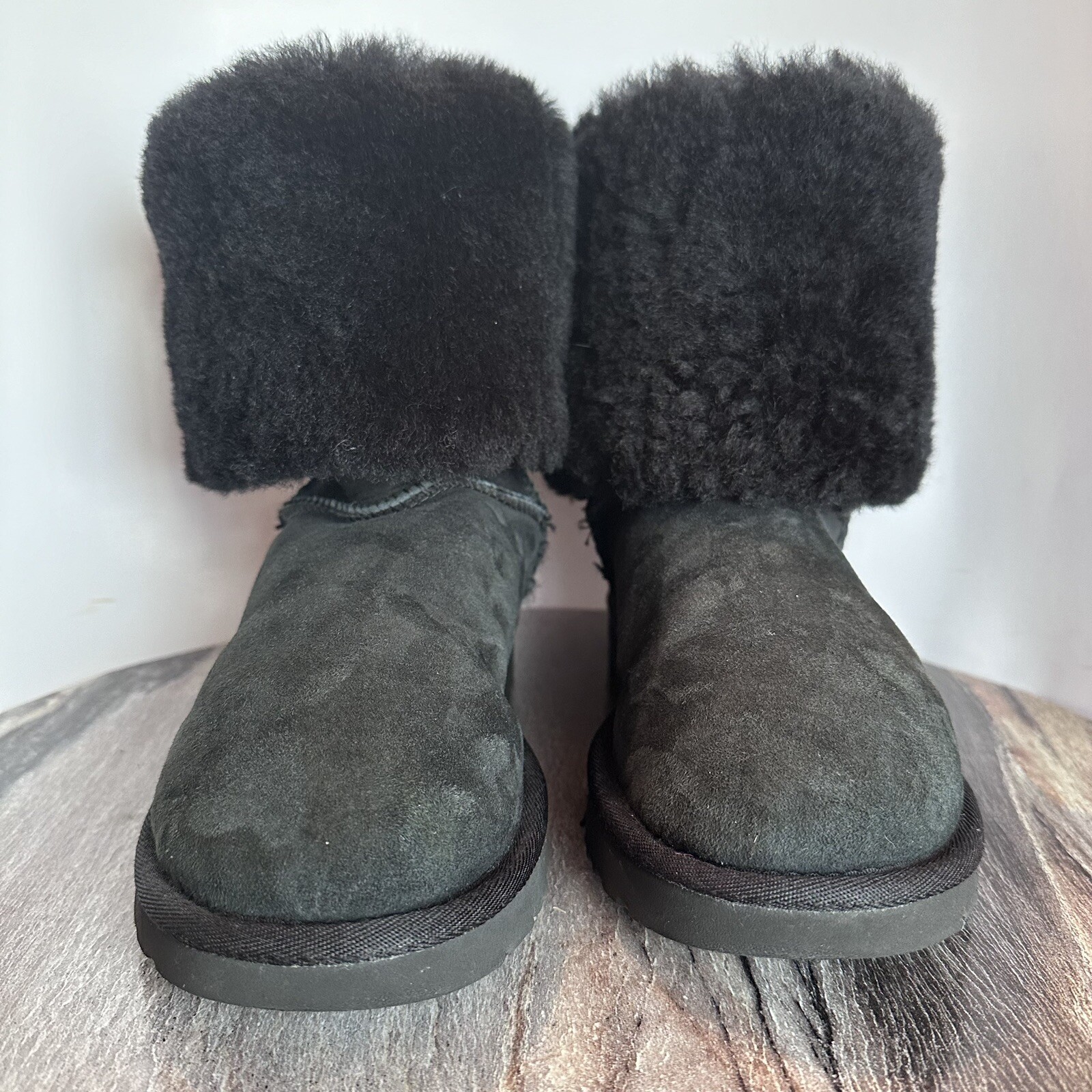 Ugg Womren’s Size7 Black Pull On Sheep Skin Suede Warm Classic Tall 1016224