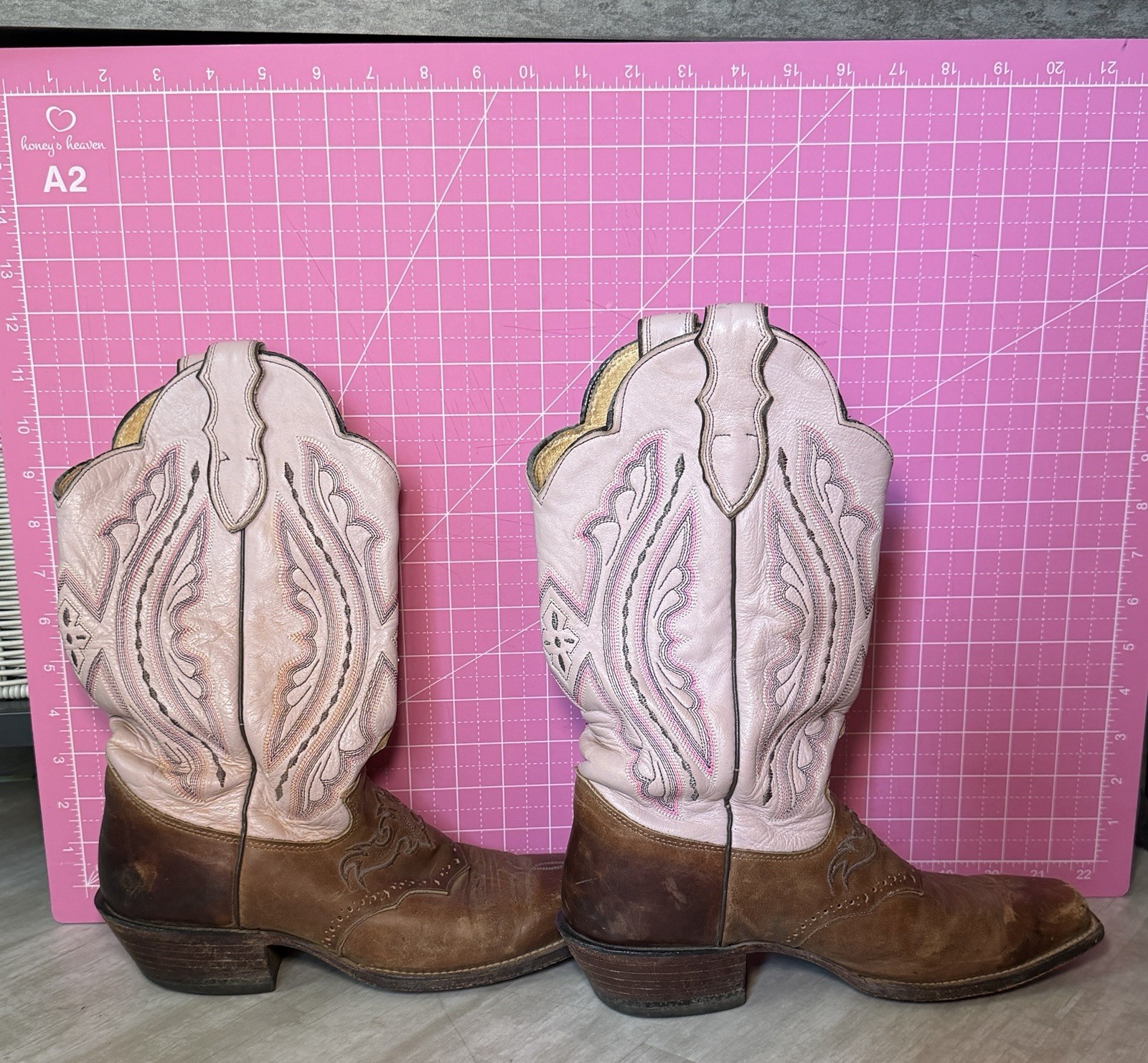 Vintage Justin 1879 USA Cowboy Boots Women’s 8B Pink Brown Western Style L2617