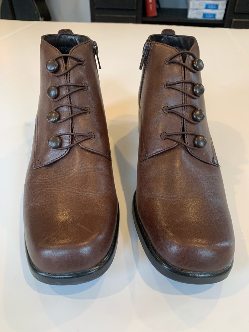 Liz Baker Women’s Size 8 Brown Leather Ankle Boots with Button and Side Zipper