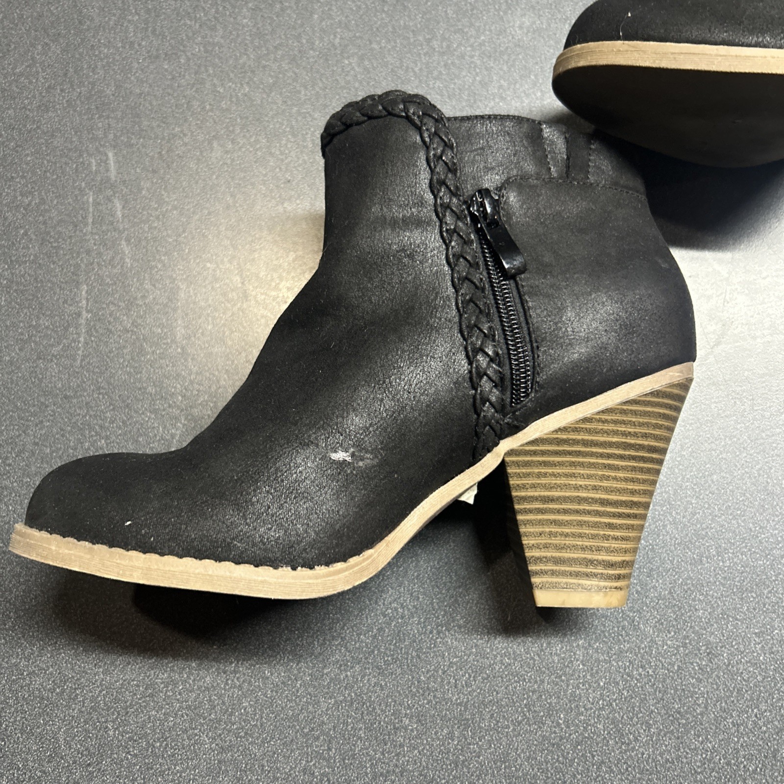 Torrid Womens Black Synthetic Ankle Bootie Side Zip Round Toe Rubber Size 7