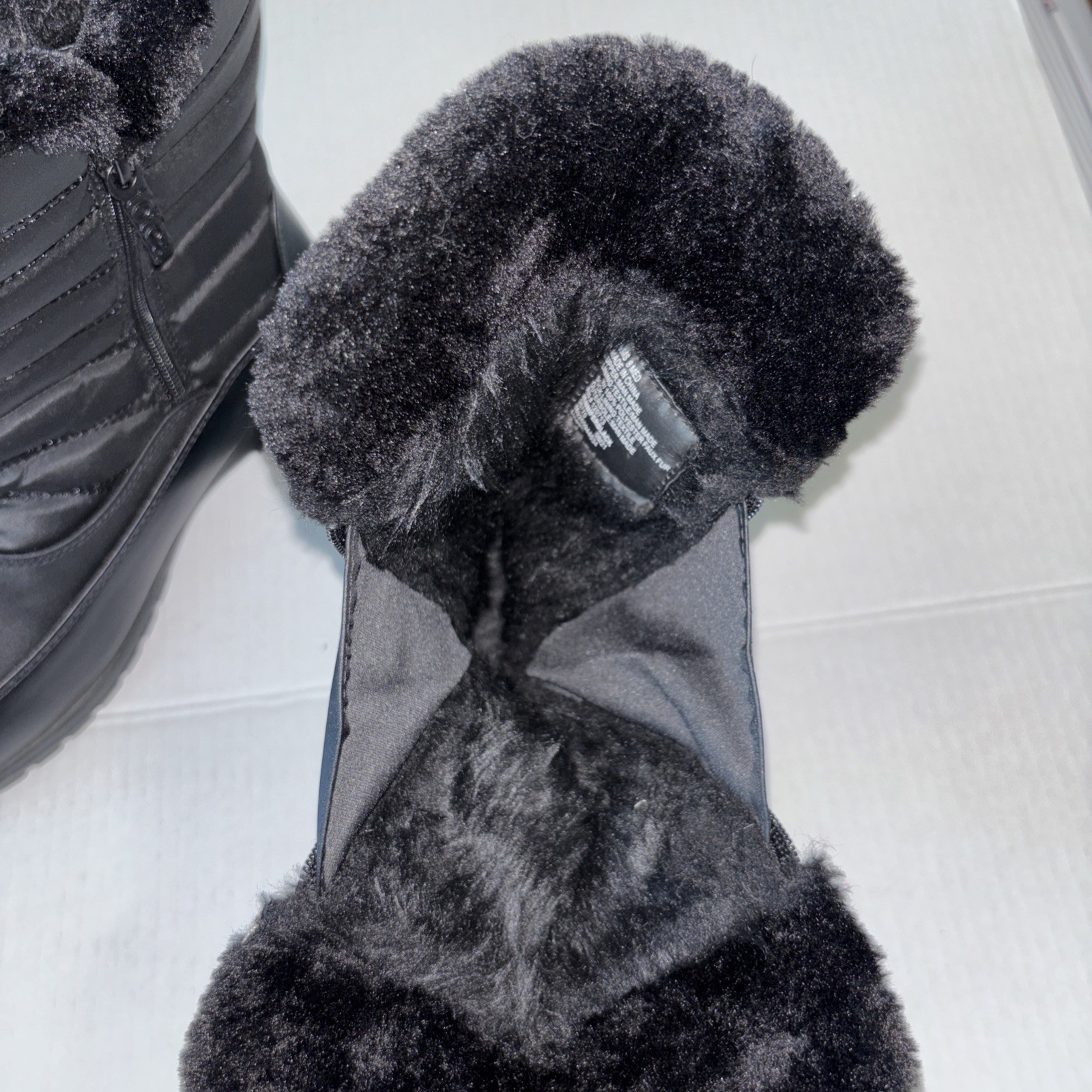TOTES JENNIFER WOMENS 8 M BLACK QUILTED WINTER SNOW BOOTS FAUX FUR TRIM NWT