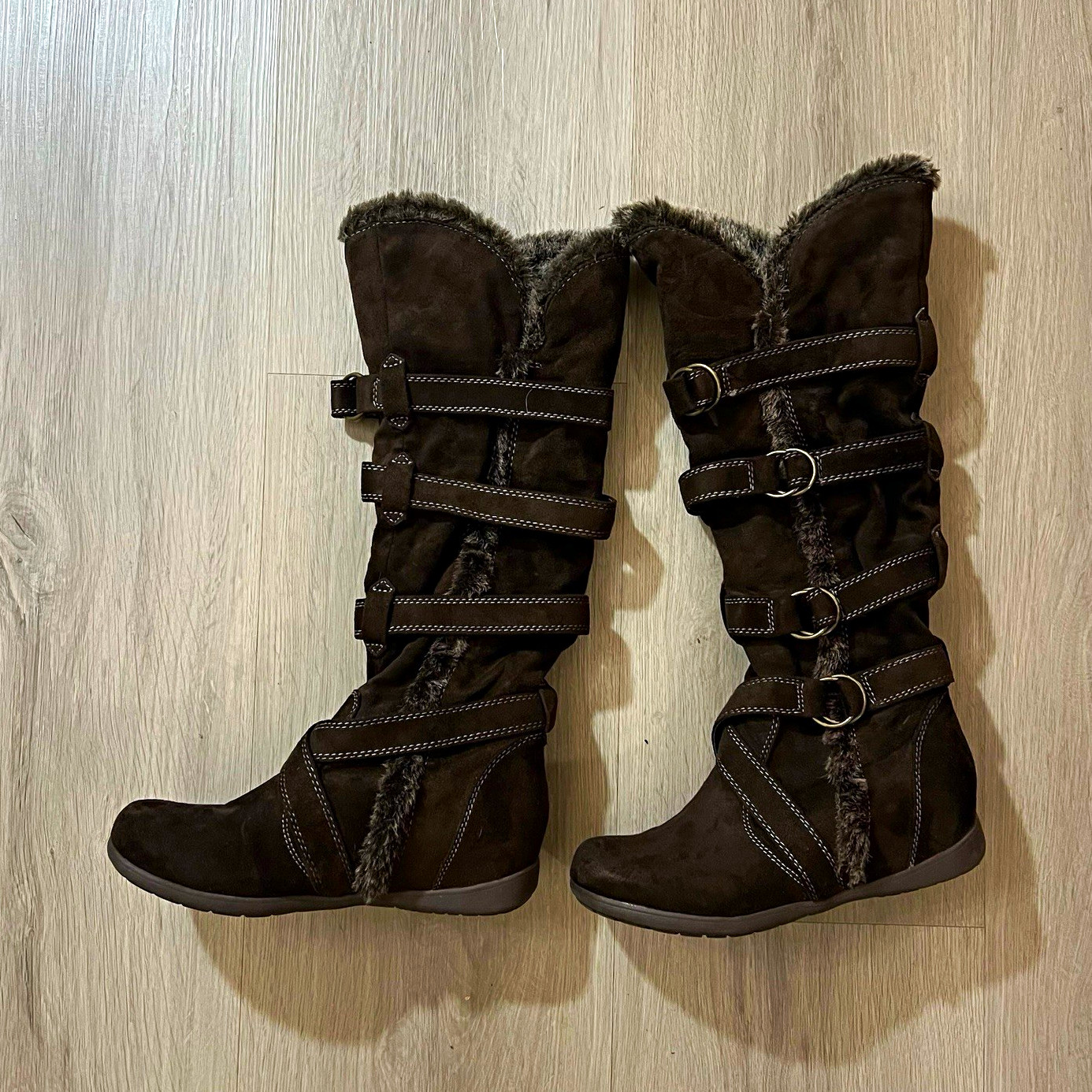 Zigi Soho Women’s Brown Knee High Suede Faux Fur Lined Buckle Round Toe