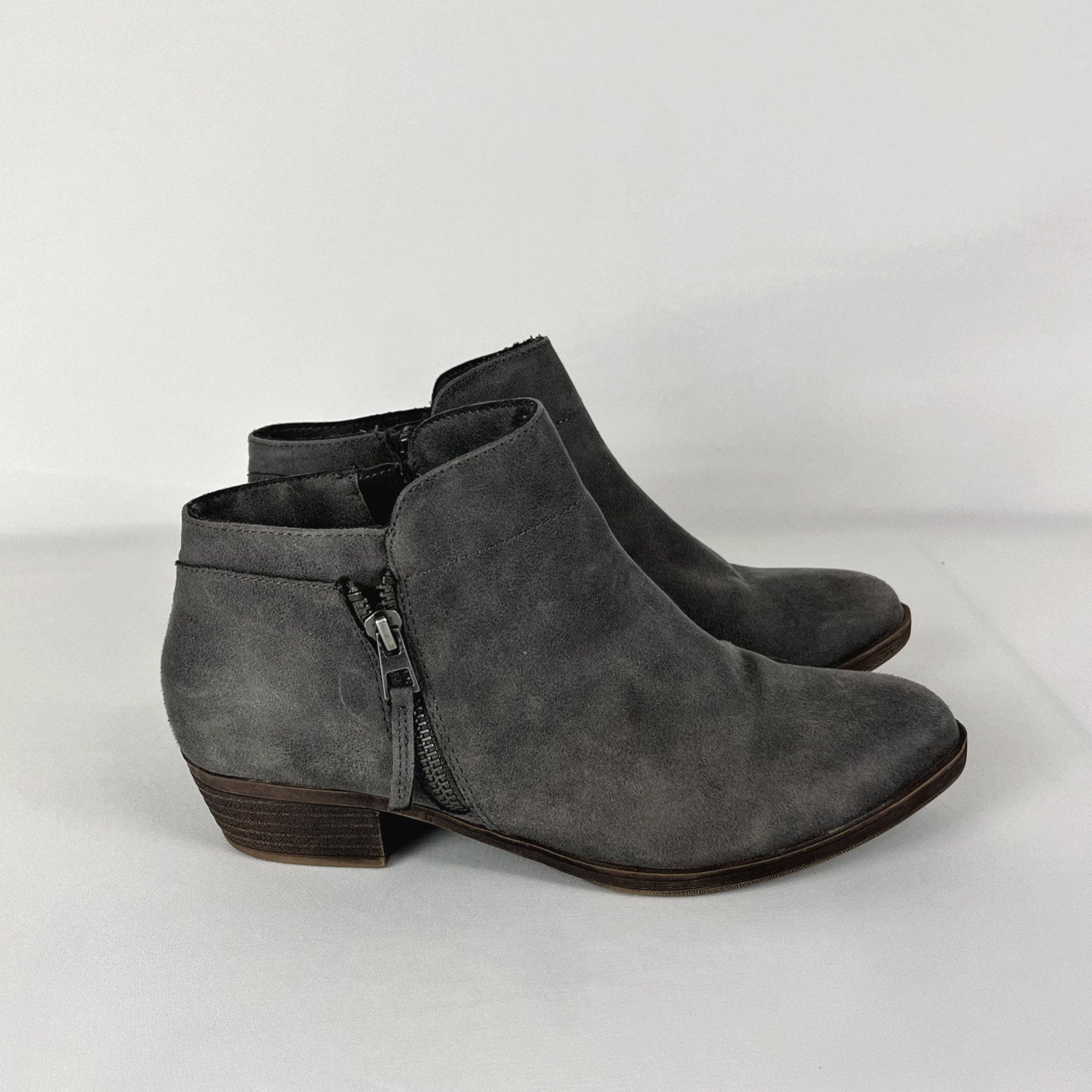 Maurices Womens Ankle Boot Size 8 Zipper Gray Faux Suede Almond Toe Low Heel