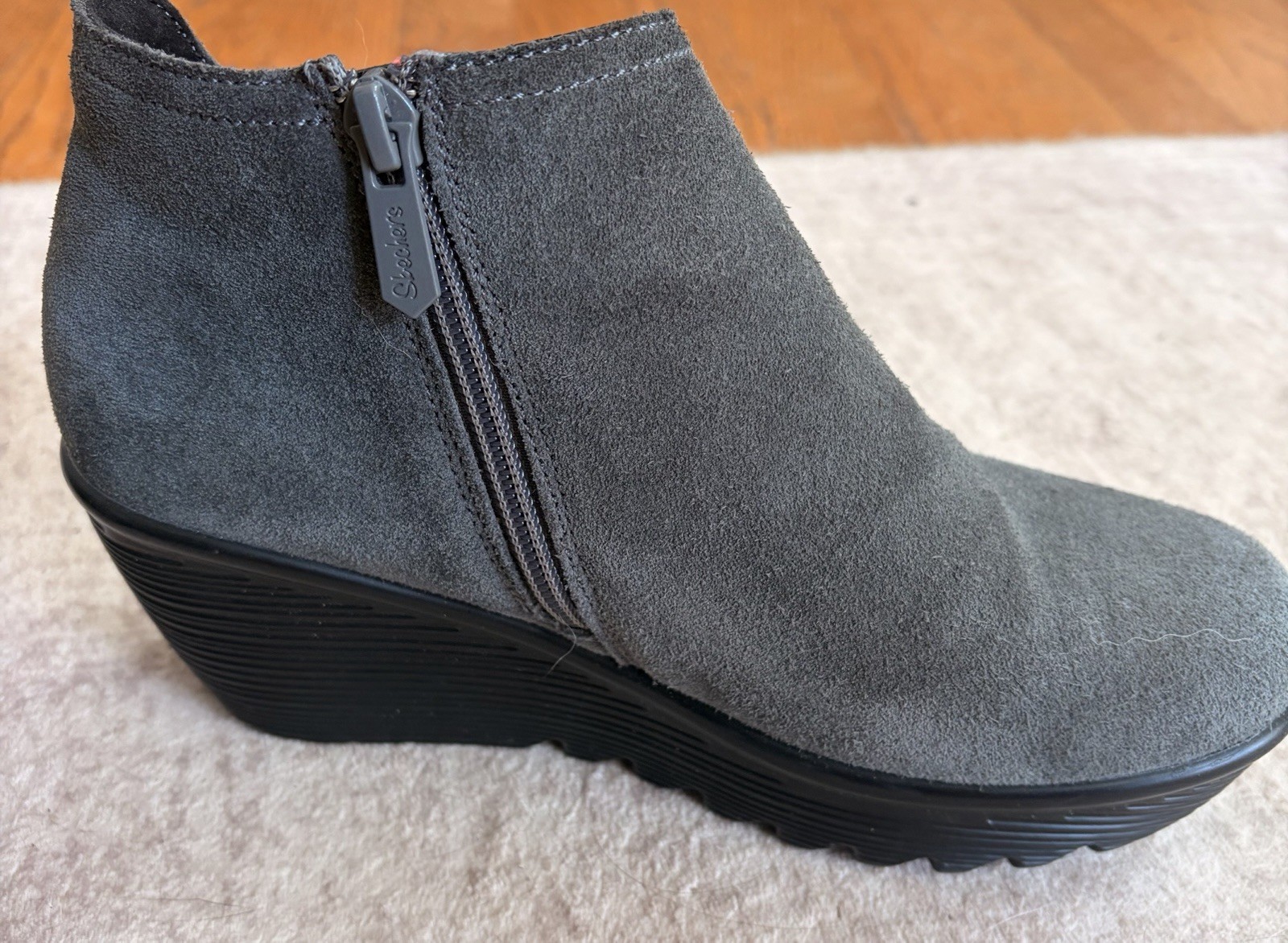 Skechers Parallel Ditto Charcoal Suede Comfort Wedge Bootie Boot 44746 Women 6.5