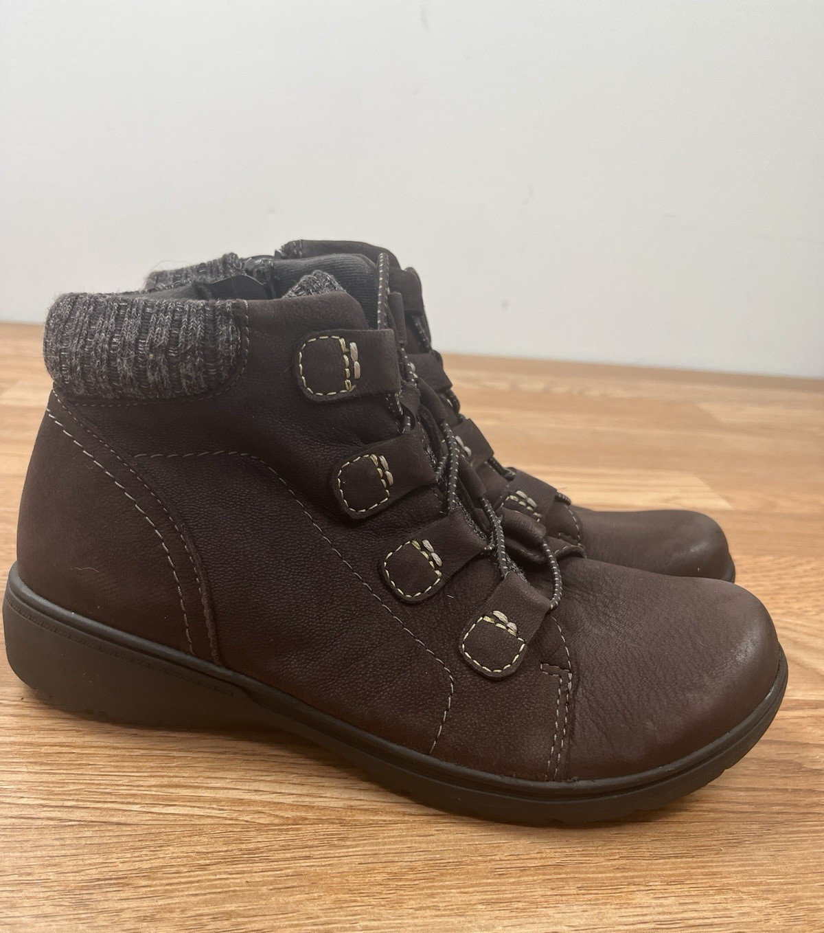 Clarks Carleigh Jade Women’s Size 6.5 Ankle Boots Nubuck Leather Dark Brown