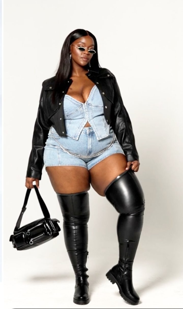 TORRID Strech Flat Over the knee boots very sexy chunky style sz 8.5 w