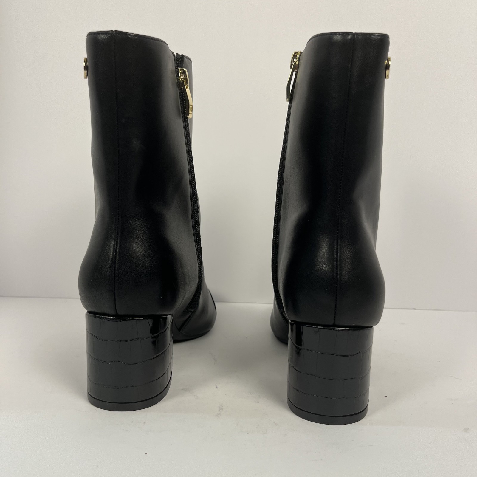 Liz Claiborne Kendale Black Multi Boot Shoes – New With Box Size 9.5M