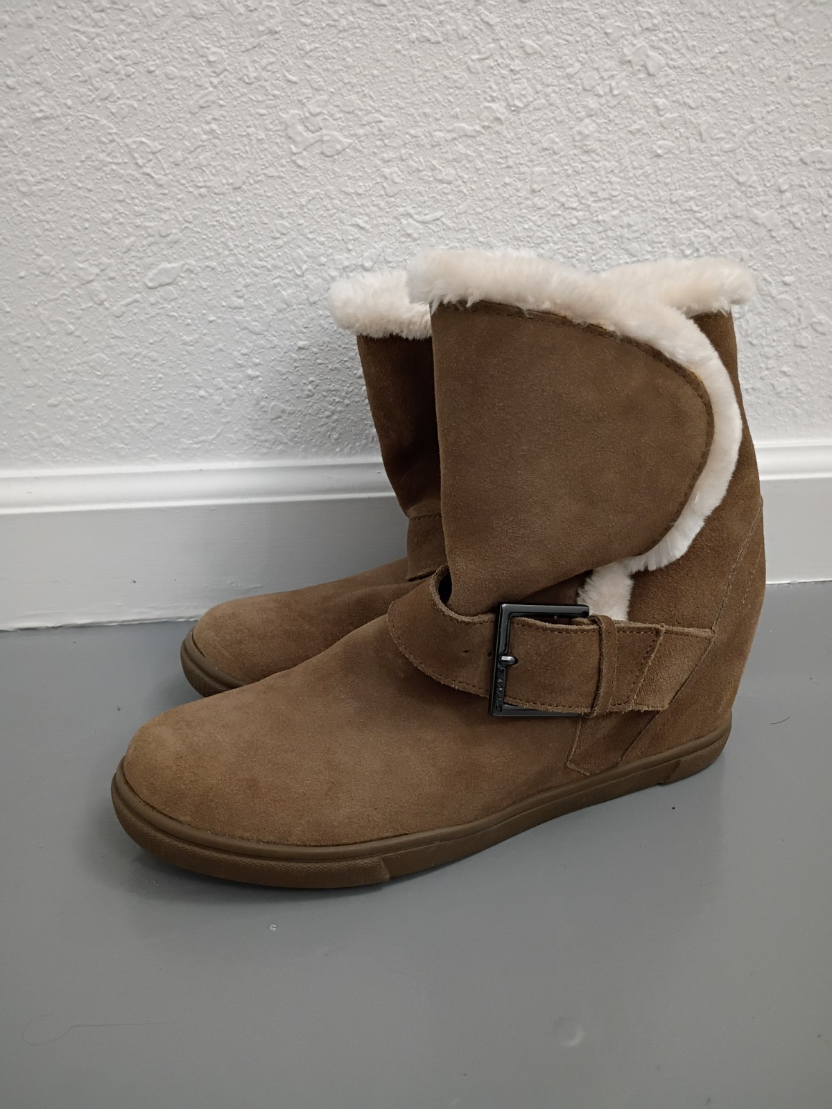 DKNY Sara Women’s Suede Winter Ankle Boots Faux Fur Buckle Brown US 9.5